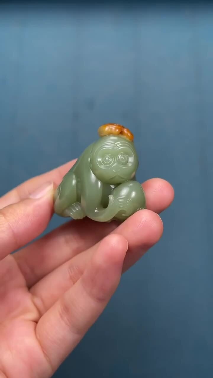 和田玉河磨玉析木料紅皮巧雕猴把件,天然和田玉軟玉