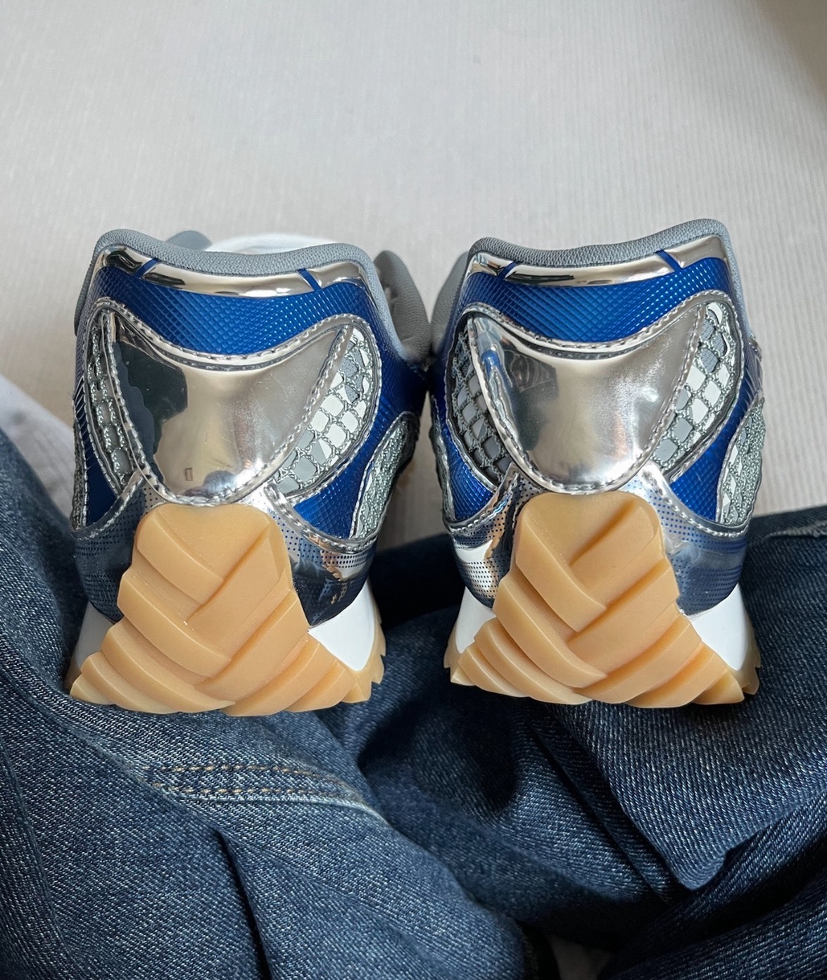 Bottega Veneta 葆蝶家 Orbit 銀藍色 皮革 舒適百搭 跑鞋 低幫休閒鞋 女款銀色跑鞋  低幫運動鞋 義大利精品 生活休閒鞋 百搭皮革鞋