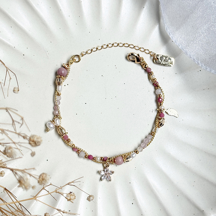 生日花 • 陸月伍 • 犬薔薇 – 紅紋石 – 手鍊