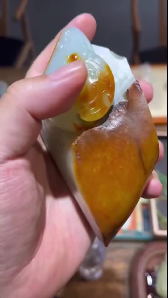 529740 和田玉籽料棗紅皮掛件