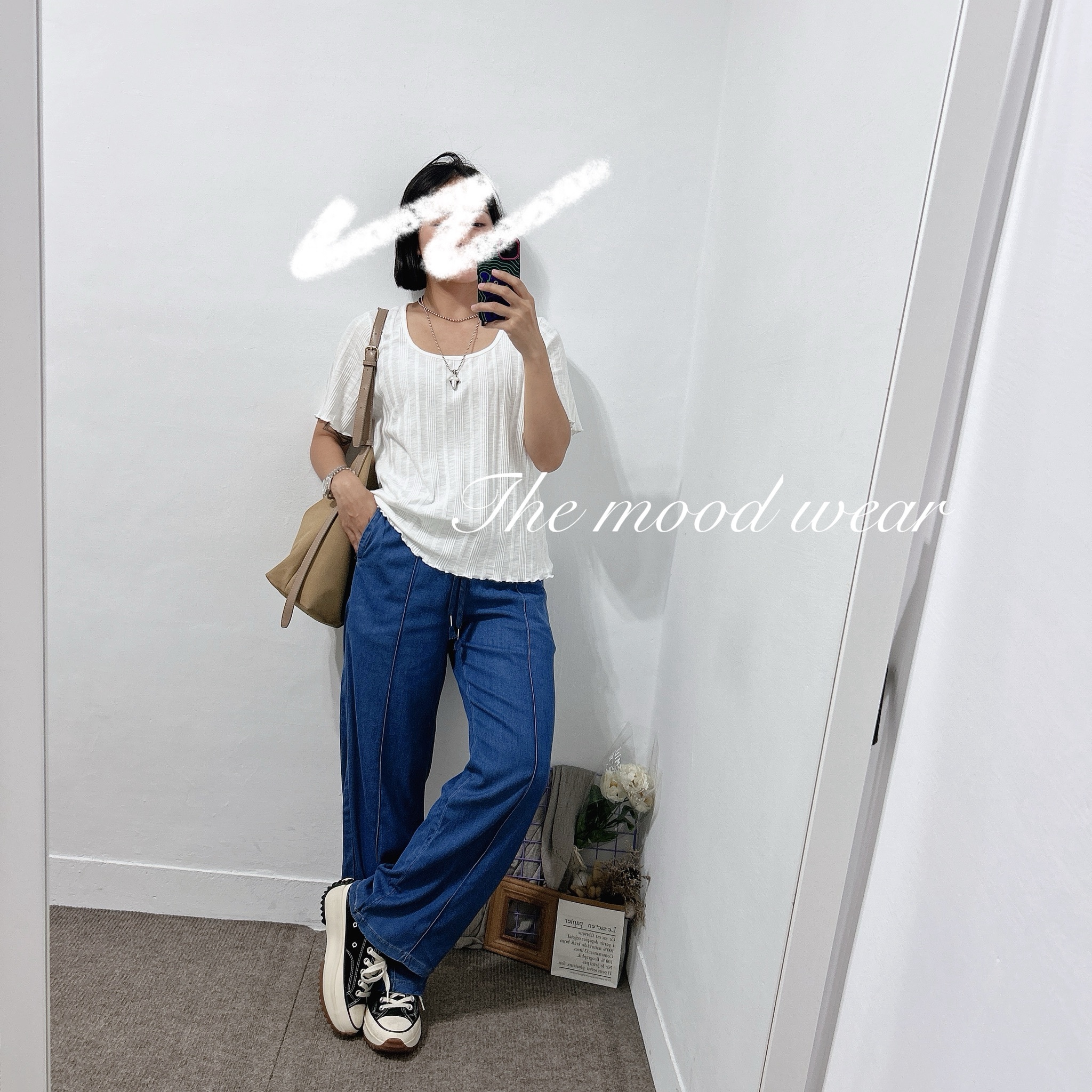 推薦款超彈性直坑條U領素T上衣(黑色/白色)