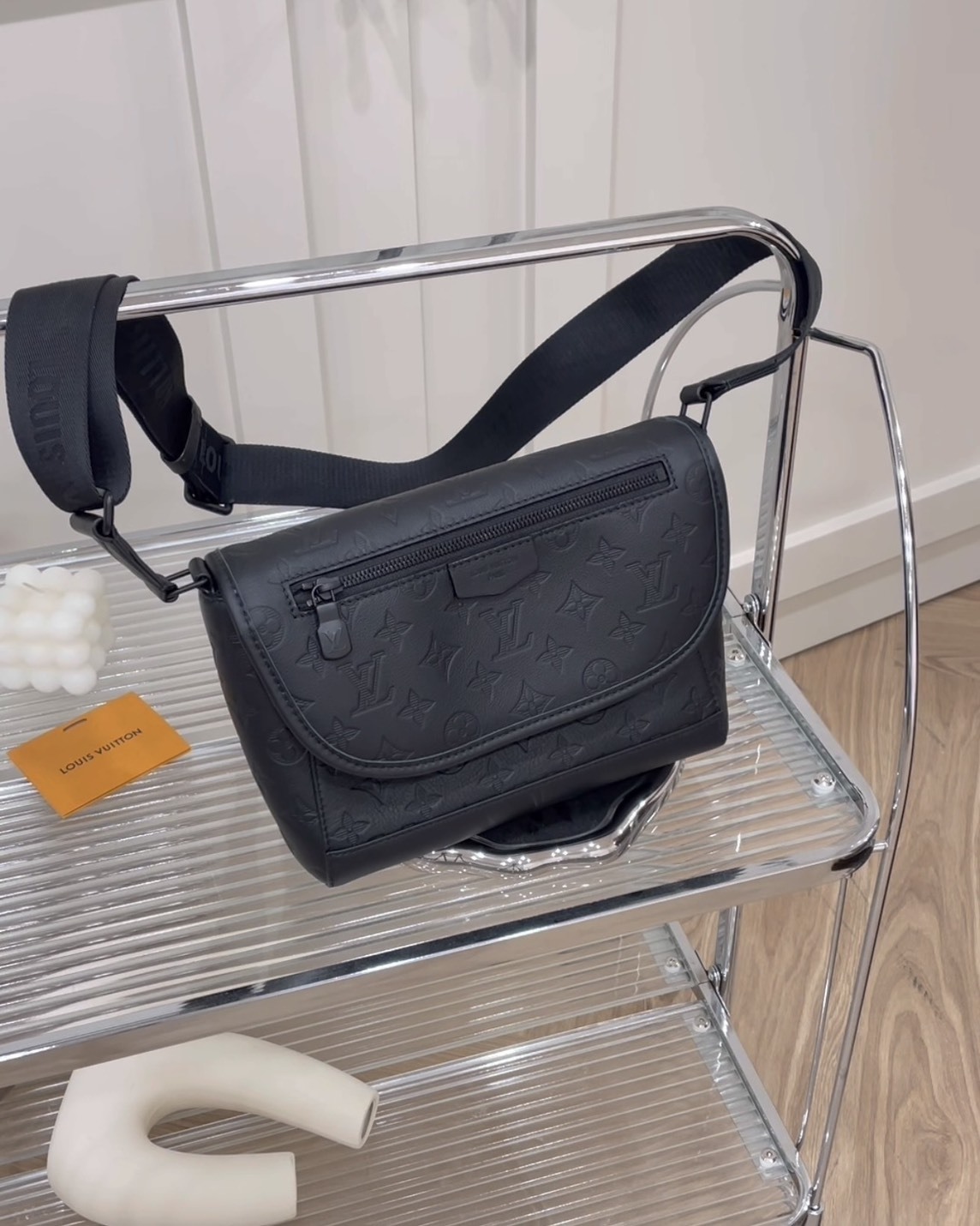 LV｜PULSE MESSENGER 郵差包 黑色壓紋 M14874