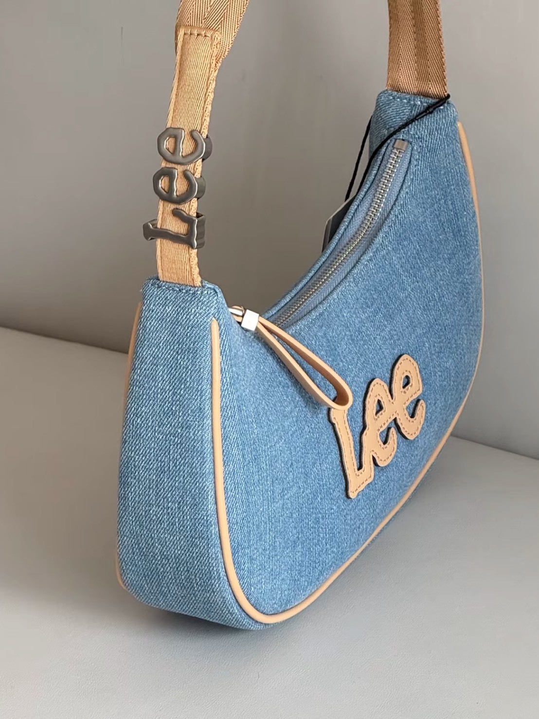 LEE 學院風新月包單肩包 復古淺牛仔藍