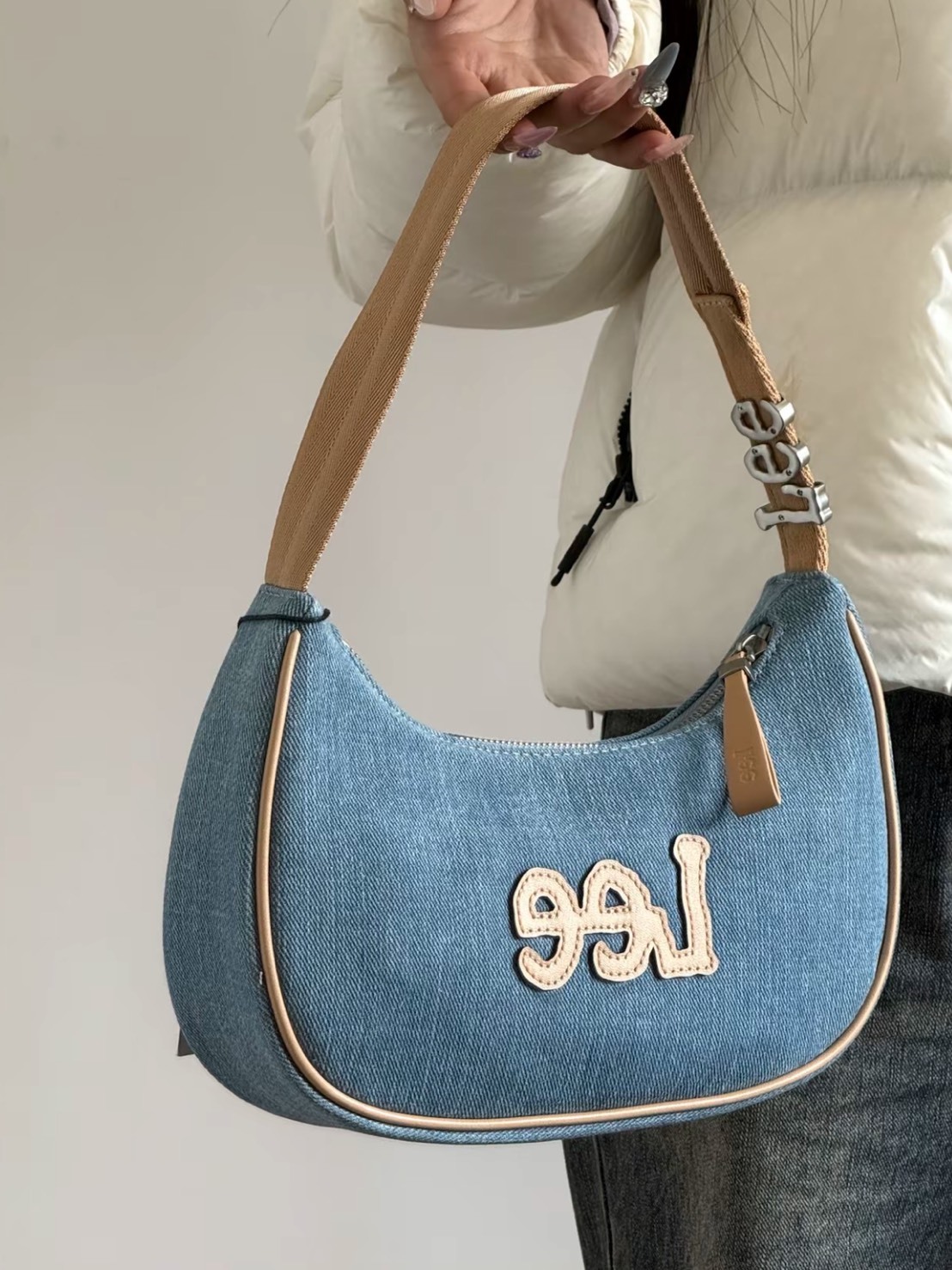 LEE 學院風新月包單肩包 復古淺牛仔藍