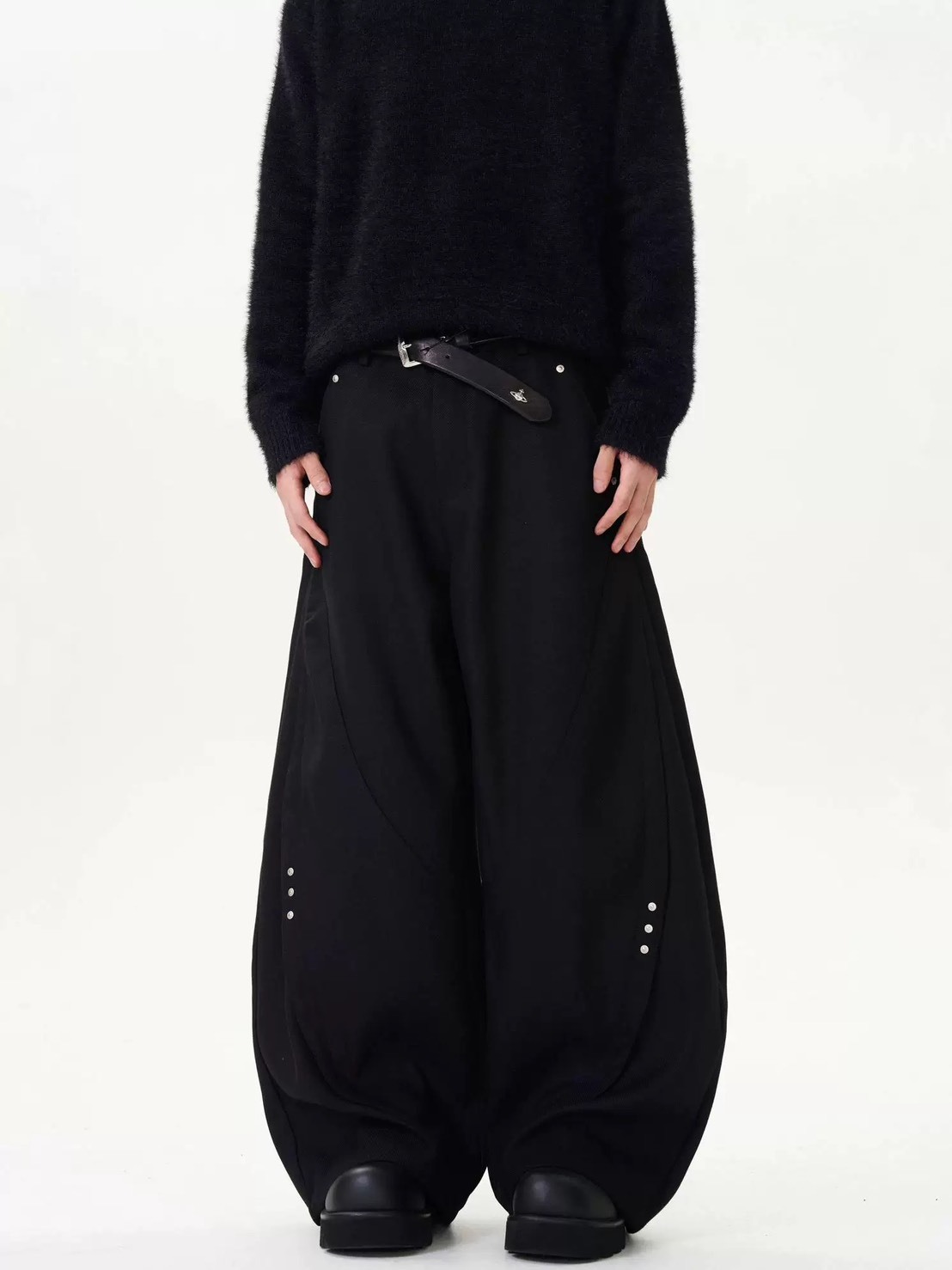 【6月新品 預購】解構 特殊剪裁 金屬扣 彎刀長褲11KN-CK6652