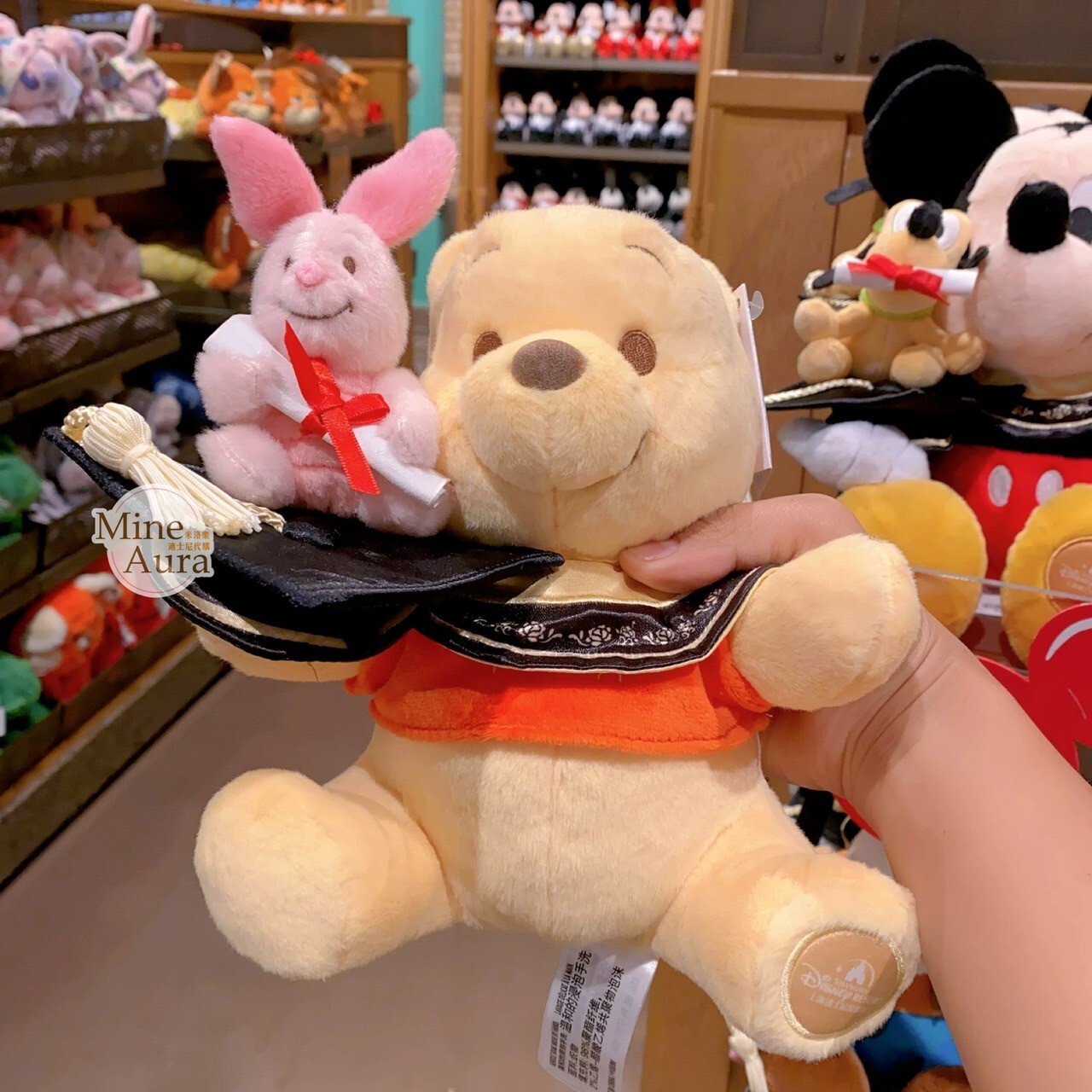 小熊維尼 Winnie the Pooh 小豬 皮傑 piglet 畢業紀念 造型 娃娃 玩偶 -上海迪士尼樂園