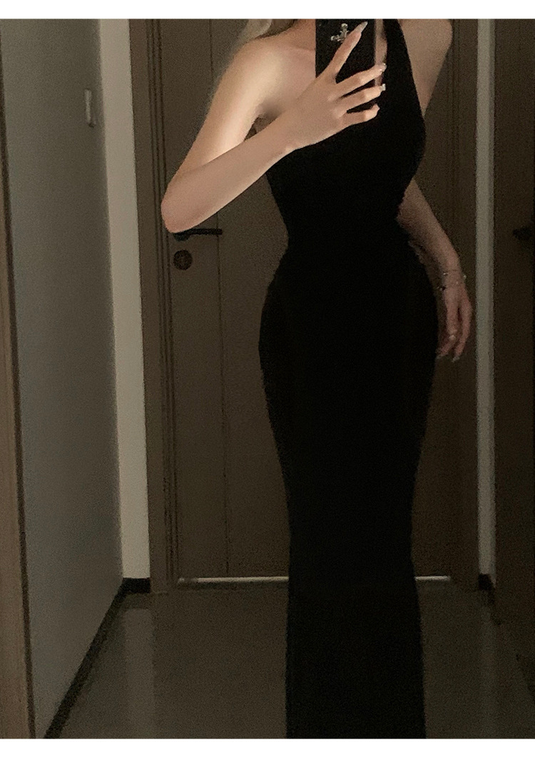 單肩大露背 性感長洋裝