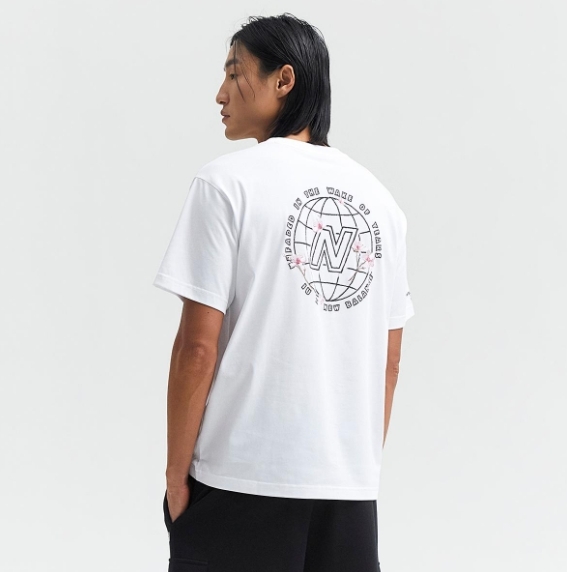 NB X IU 地球櫻花款T恤 白/黑