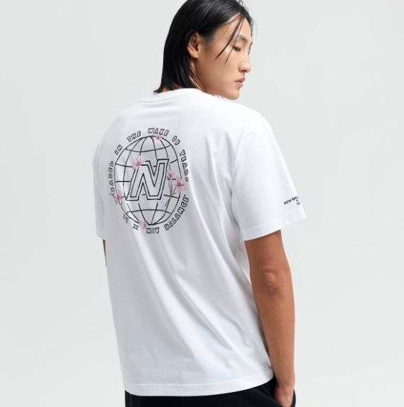 NB X IU 地球櫻花款T恤 白/黑