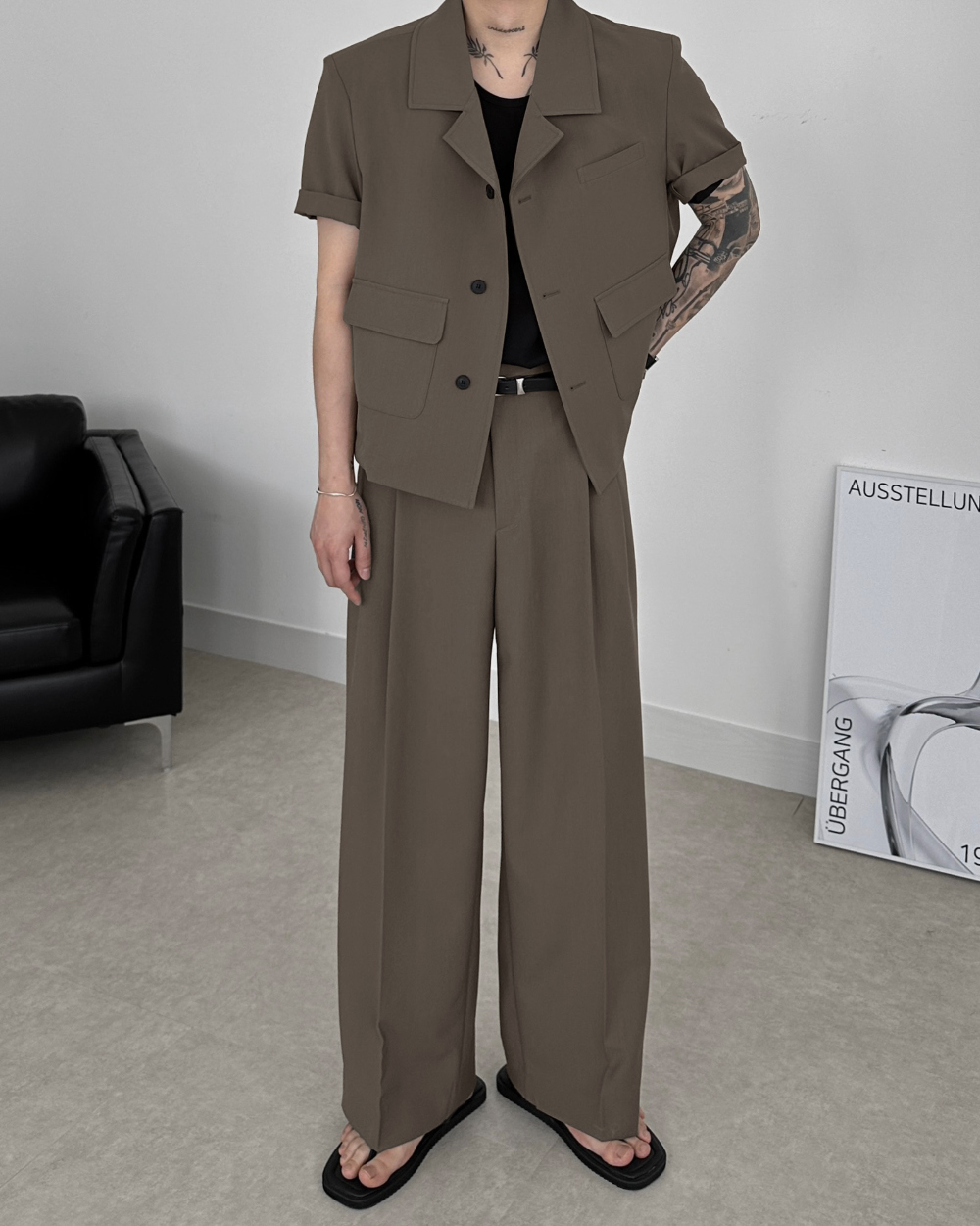 三粒扣短款短袖外套+休閒西裝褲