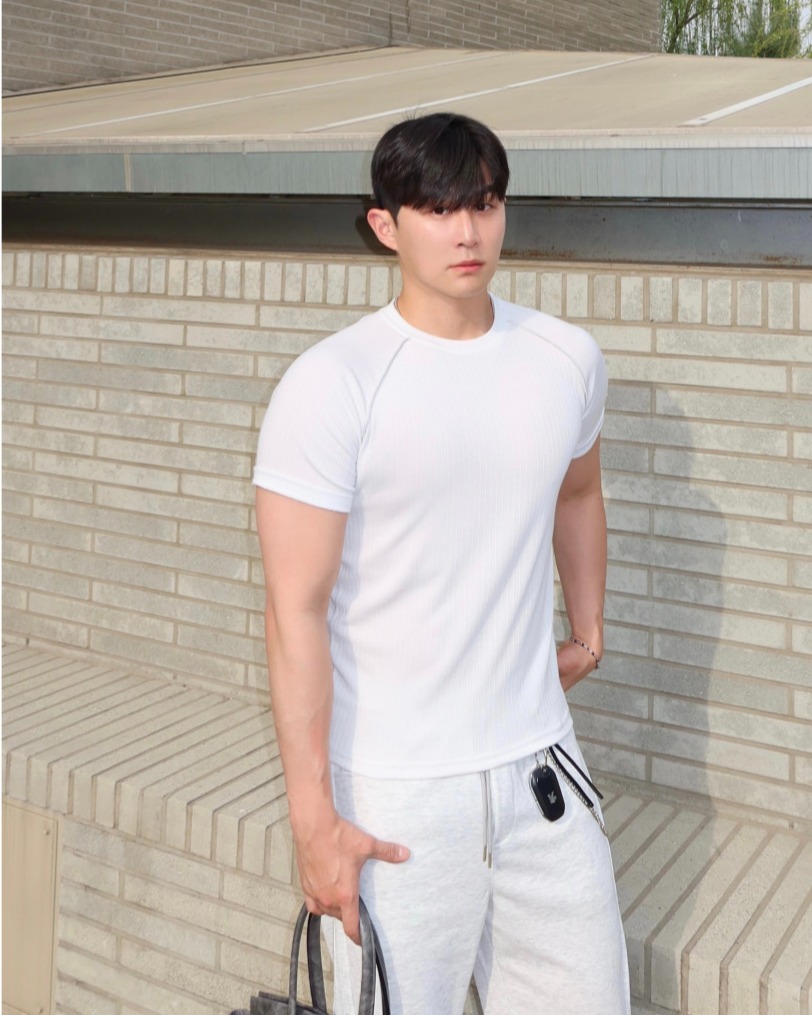 反向插肩袖肌肉型短袖上衣