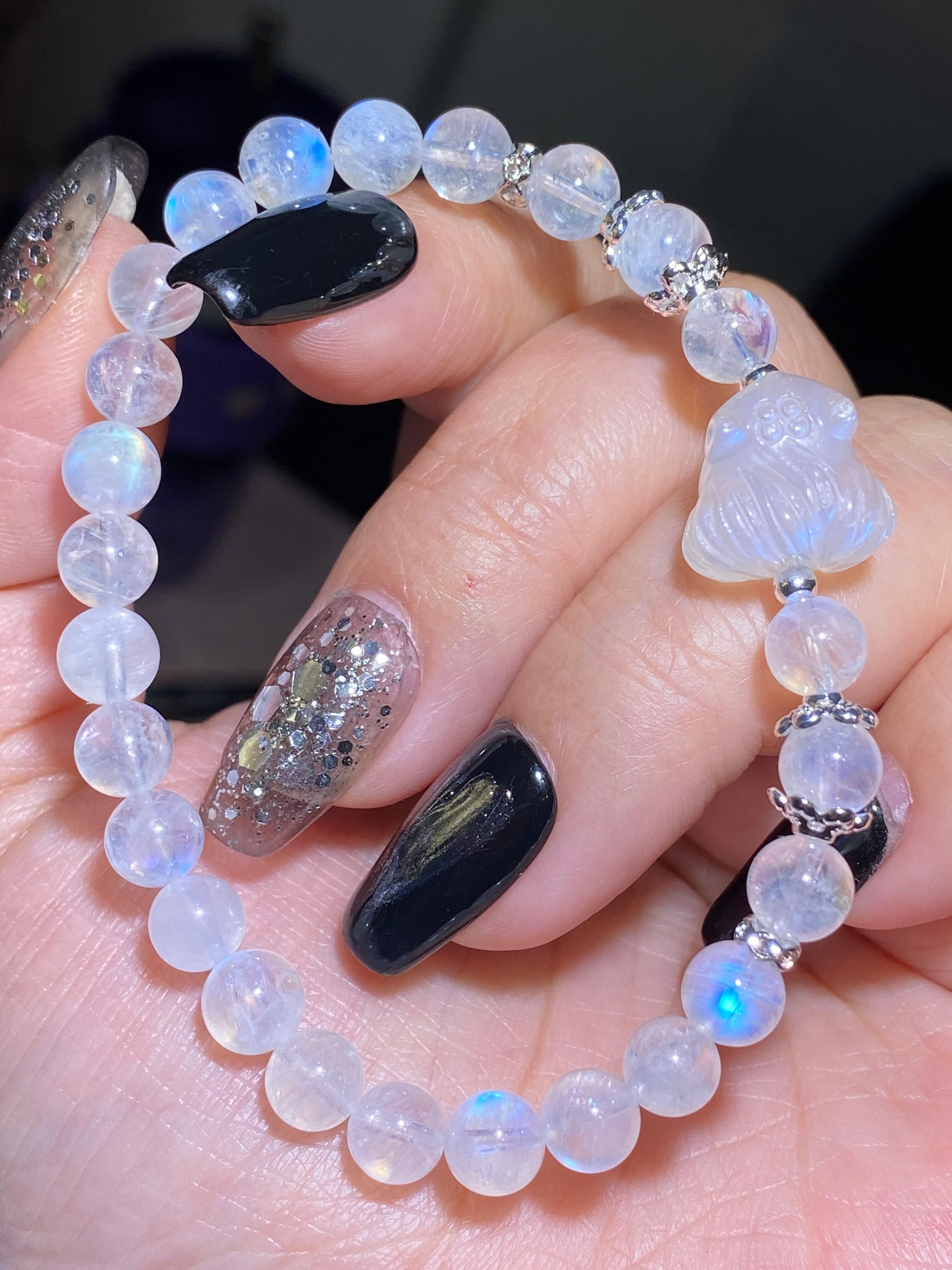 6.3-6.7MM藍光月亮趴趴九尾狐手串