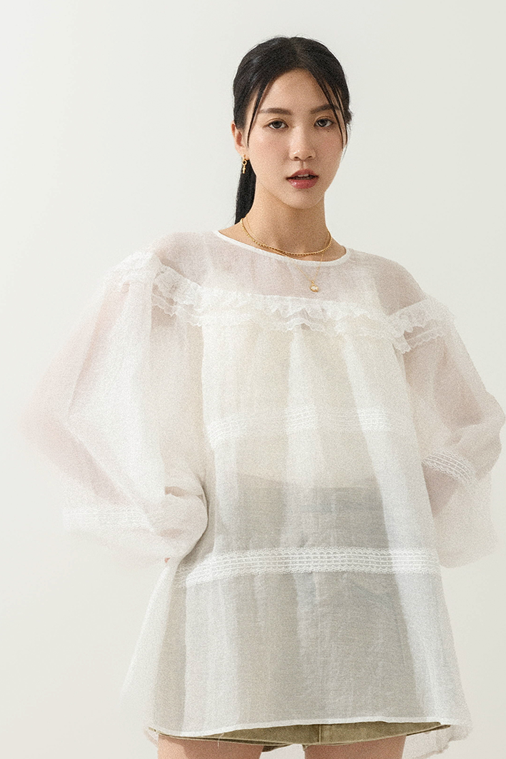 蕾絲花邊寬鬆上衣 (*現貨款式）