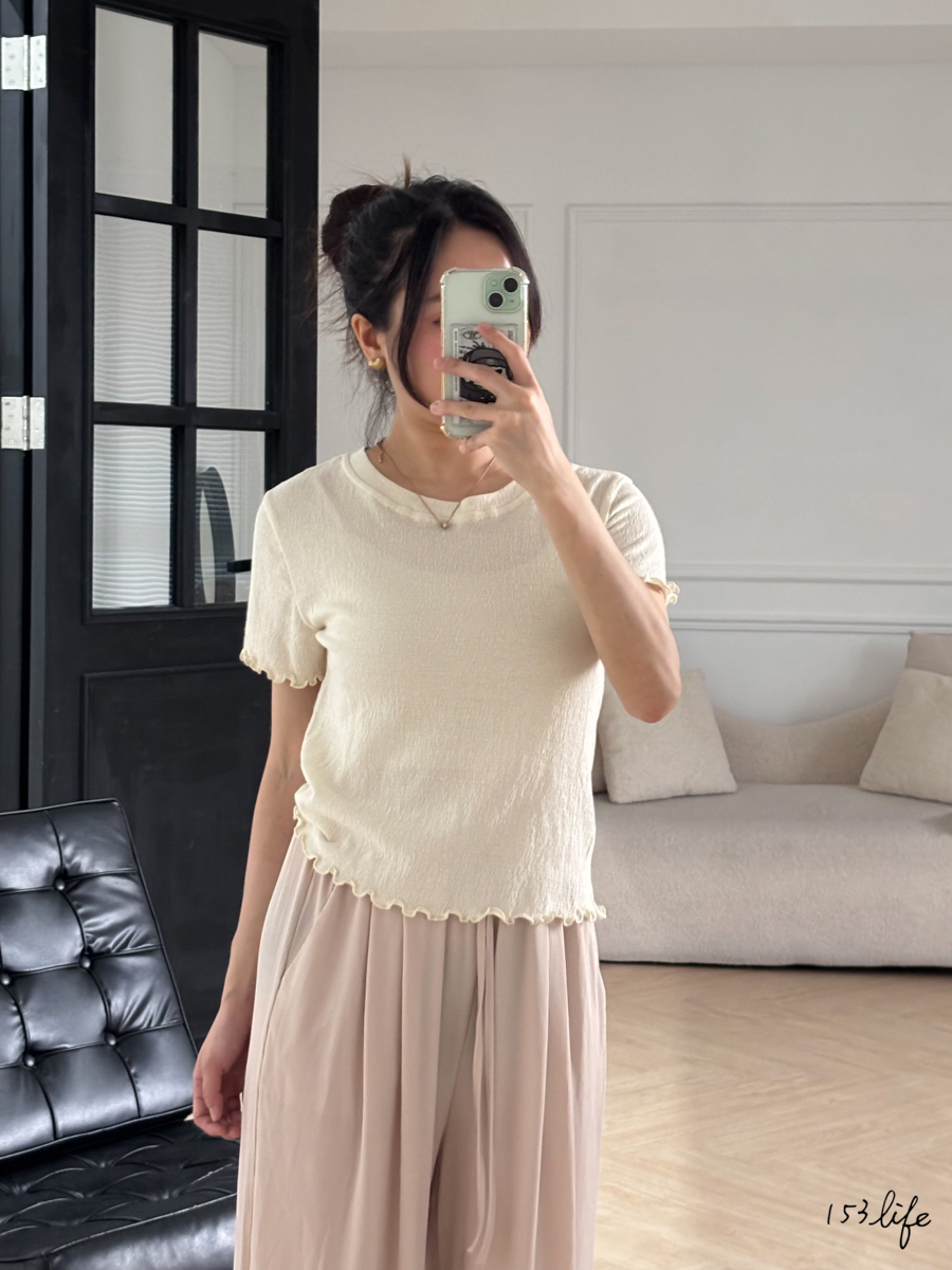 |現貨|彈性簡約木耳邊上衣(2色)