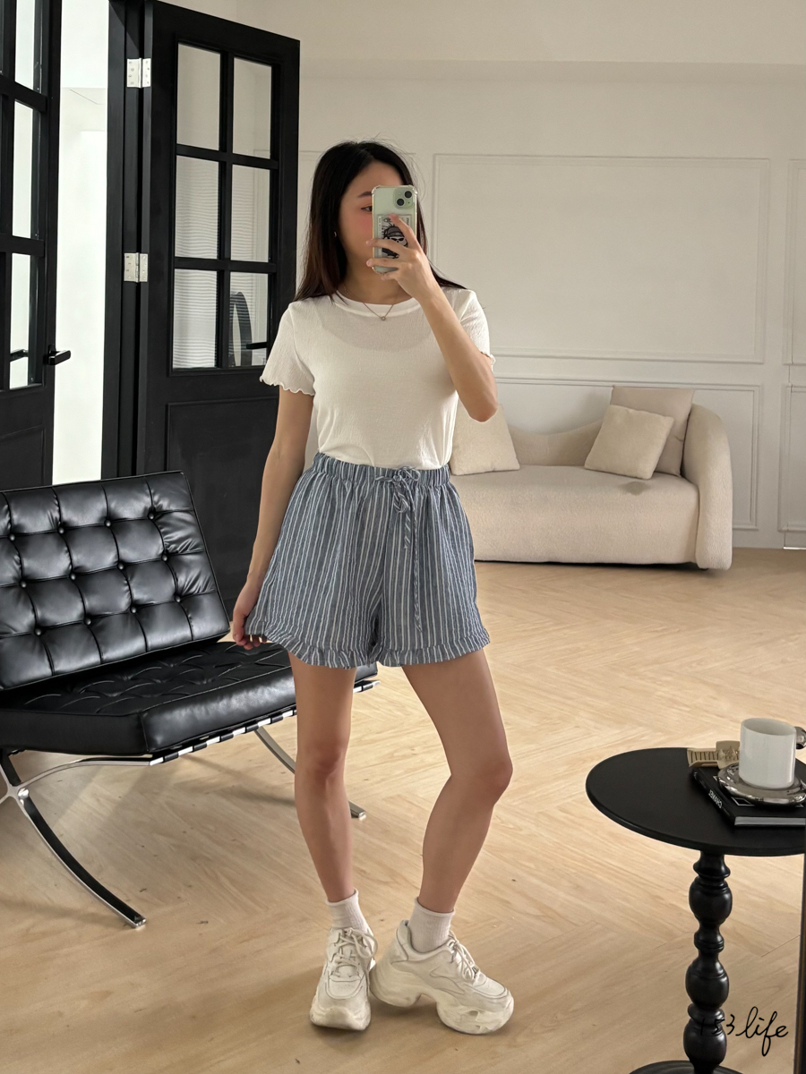 |現貨|彈性簡約木耳邊上衣(2色)