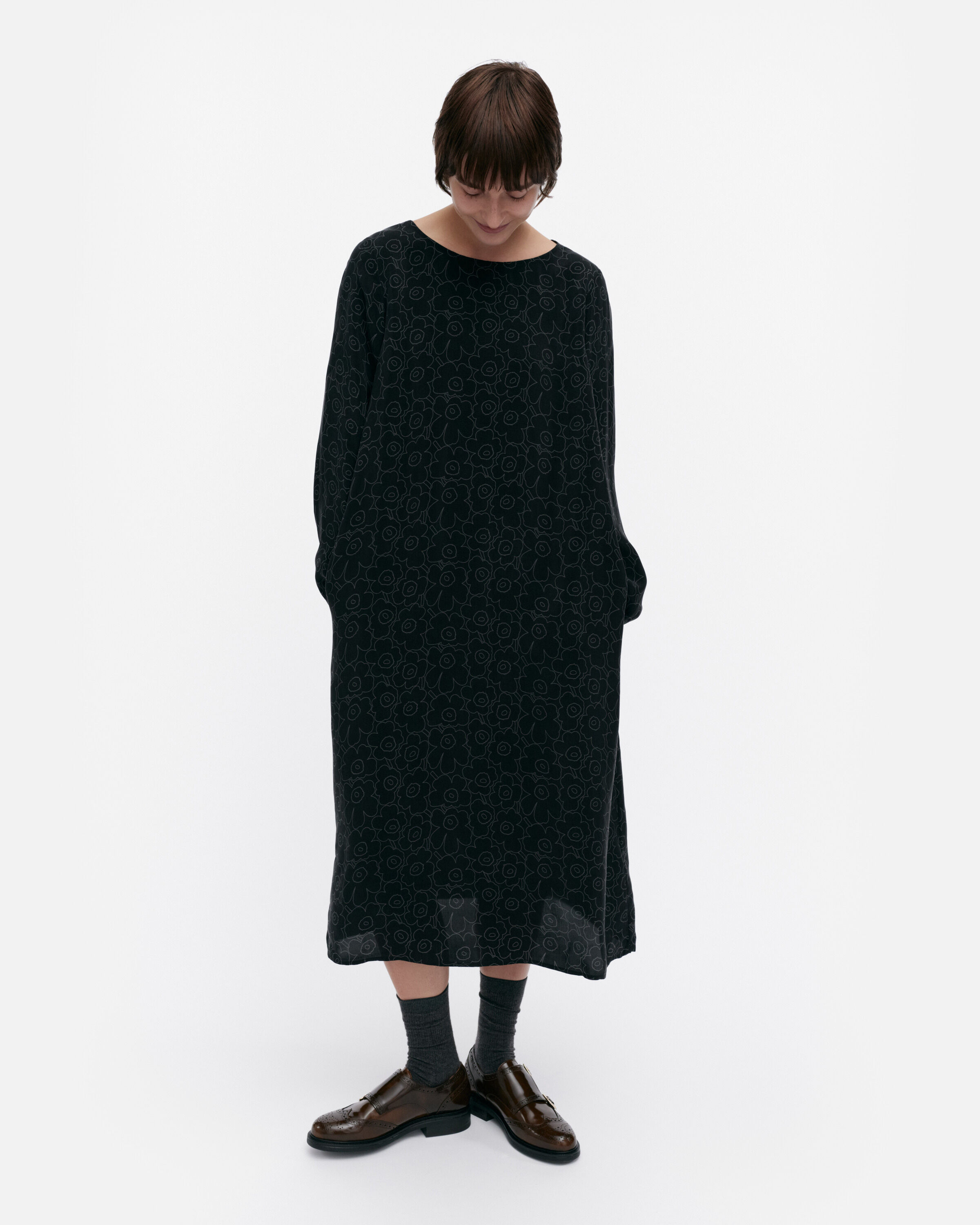 TYVÄRI PIIRTO UNIKKO 印花洋裝