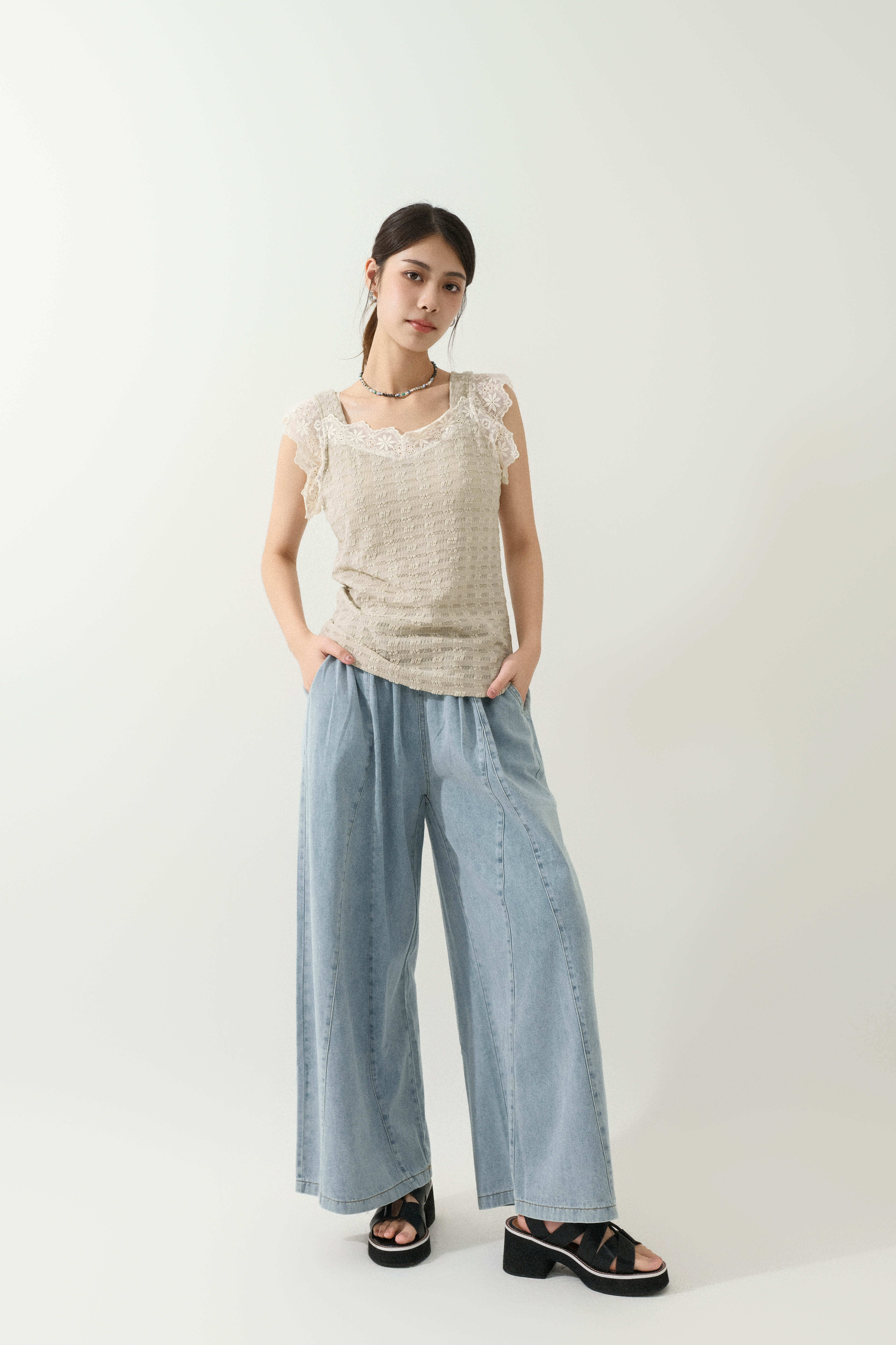 繡花網花邊質感布背心  (*現貨款式）