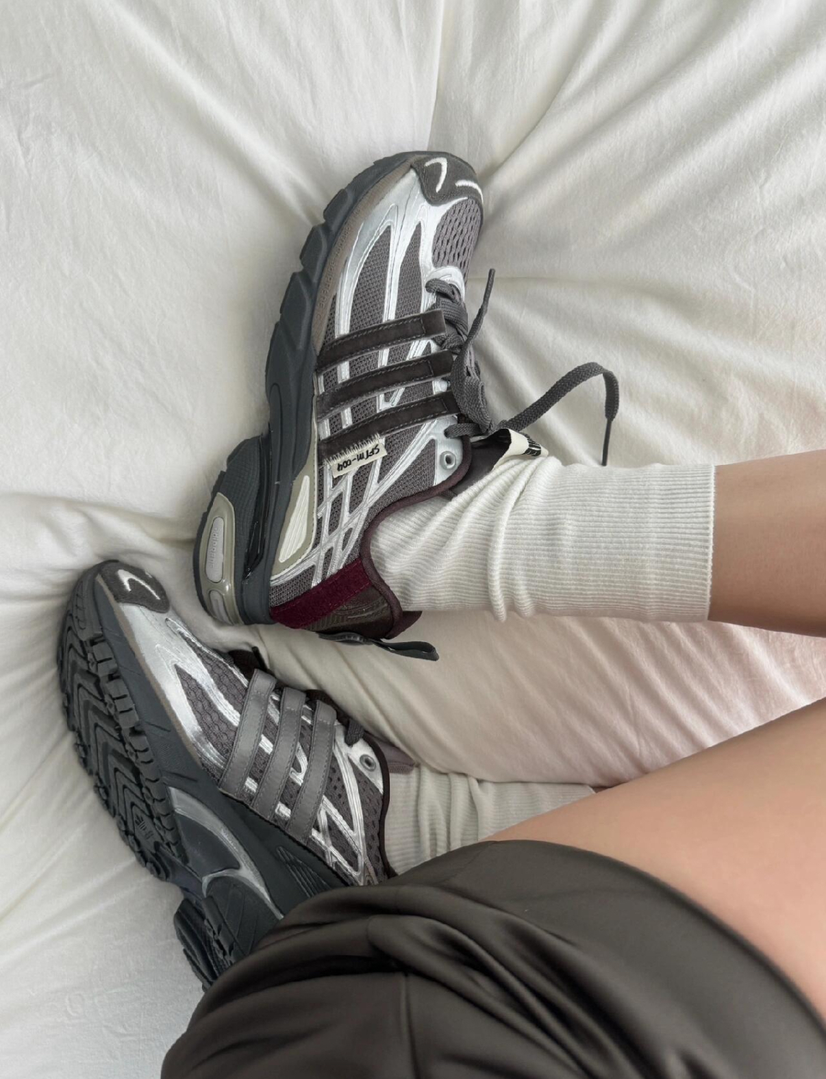 SONG FOR THE MUTE x Adidas Originals Adistar Cushion SFTM 銀灰武士 紅色 麂皮 復古 慢跑鞋 老爹鞋 JH9009/預購