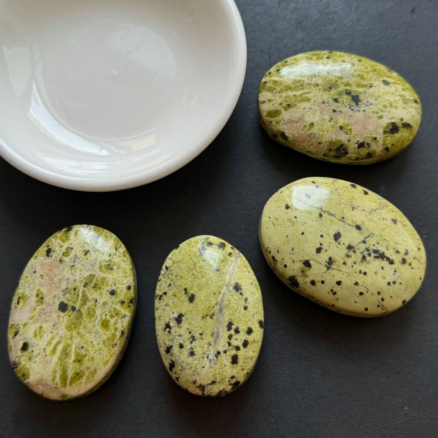 [原石] 高嶺蛇紋石