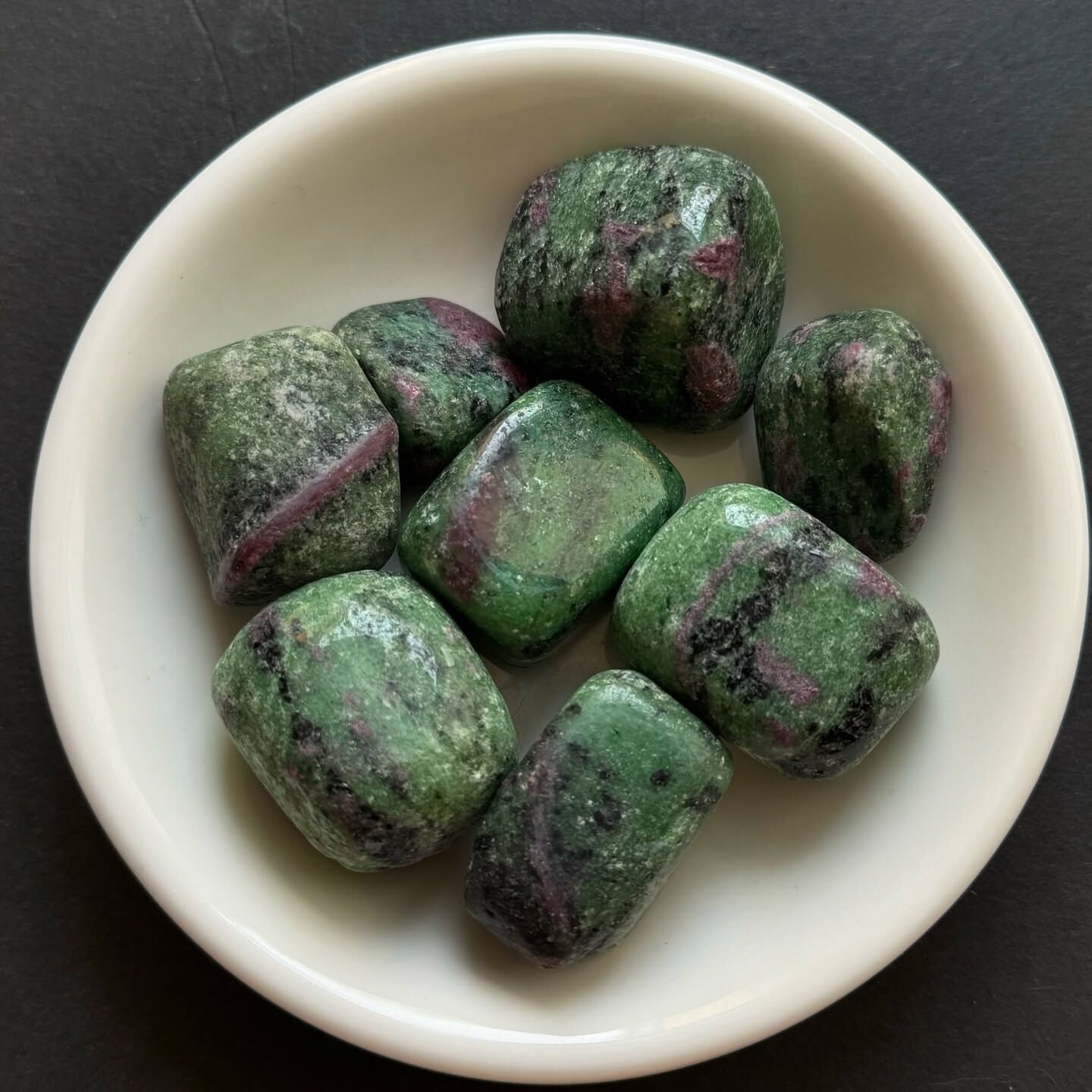 [原石] 紅綠寶 / 紅寶綠簾石 水晶滾石