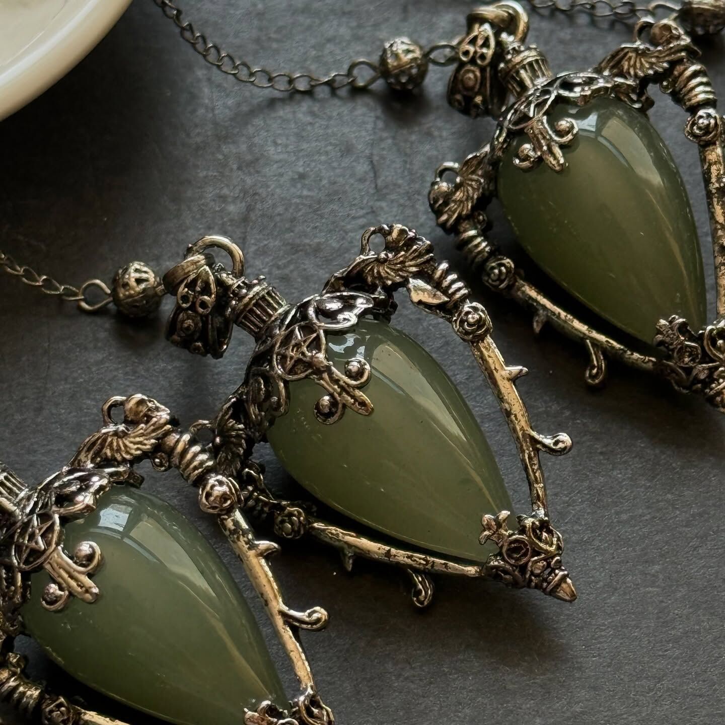 [原石] 東菱玉 水晶靈擺（也可以作為項鍊）