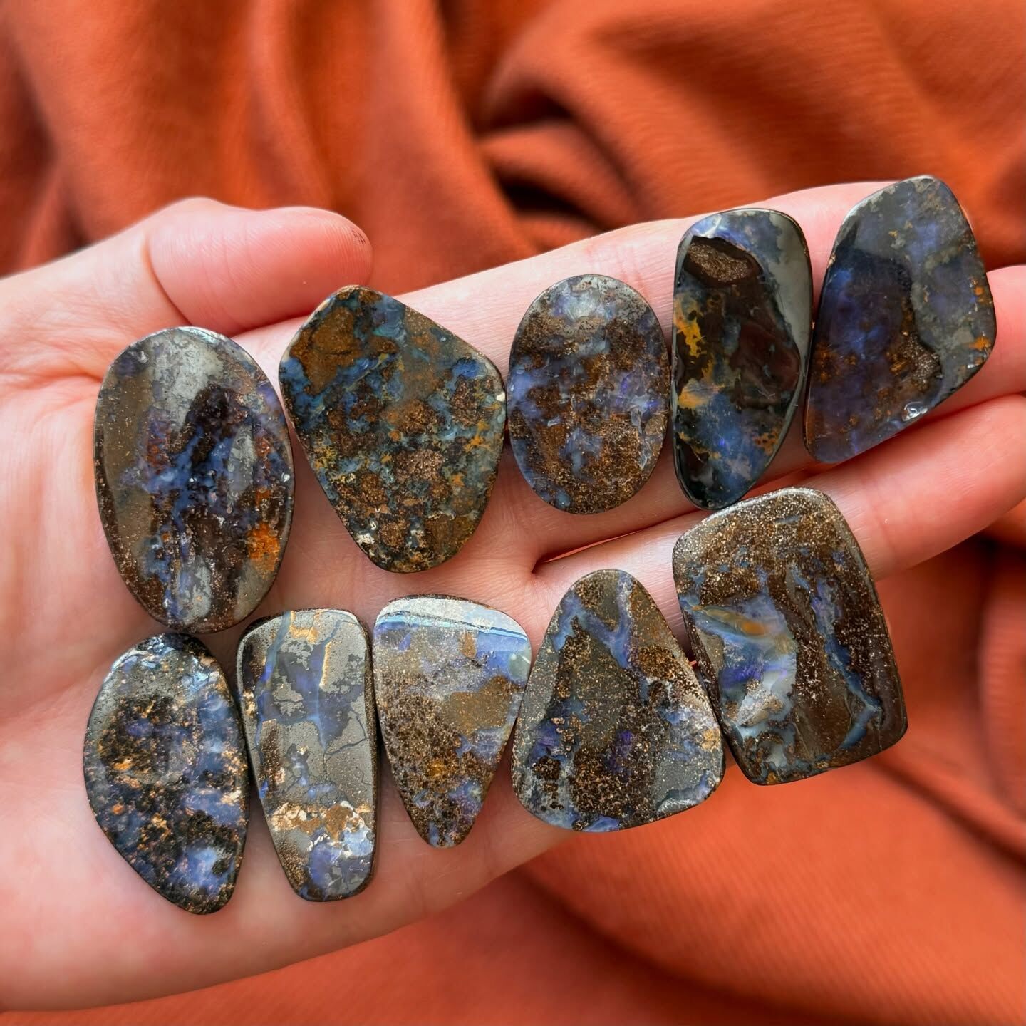 [原石] 澳洲礫背蛋白石 普通等級