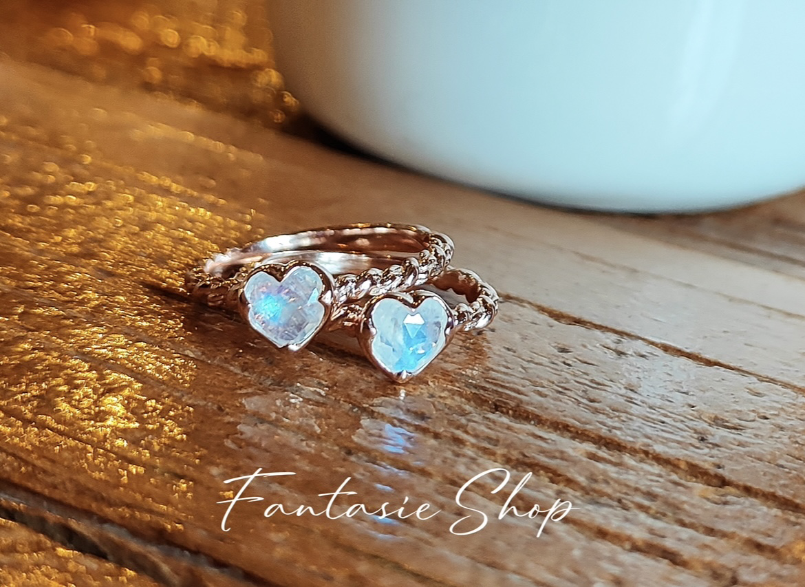 《月光情詩》心型月光石戒指