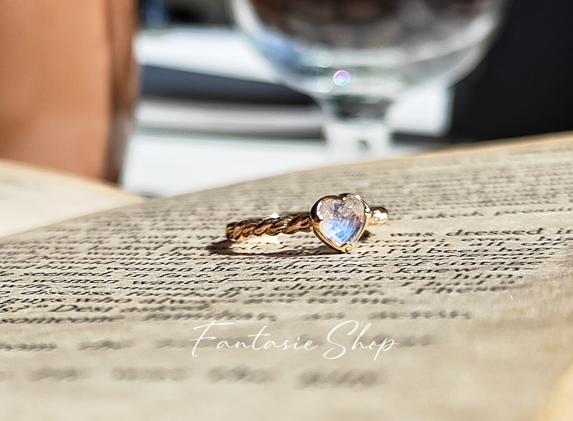 《月光情詩》心型月光石戒指