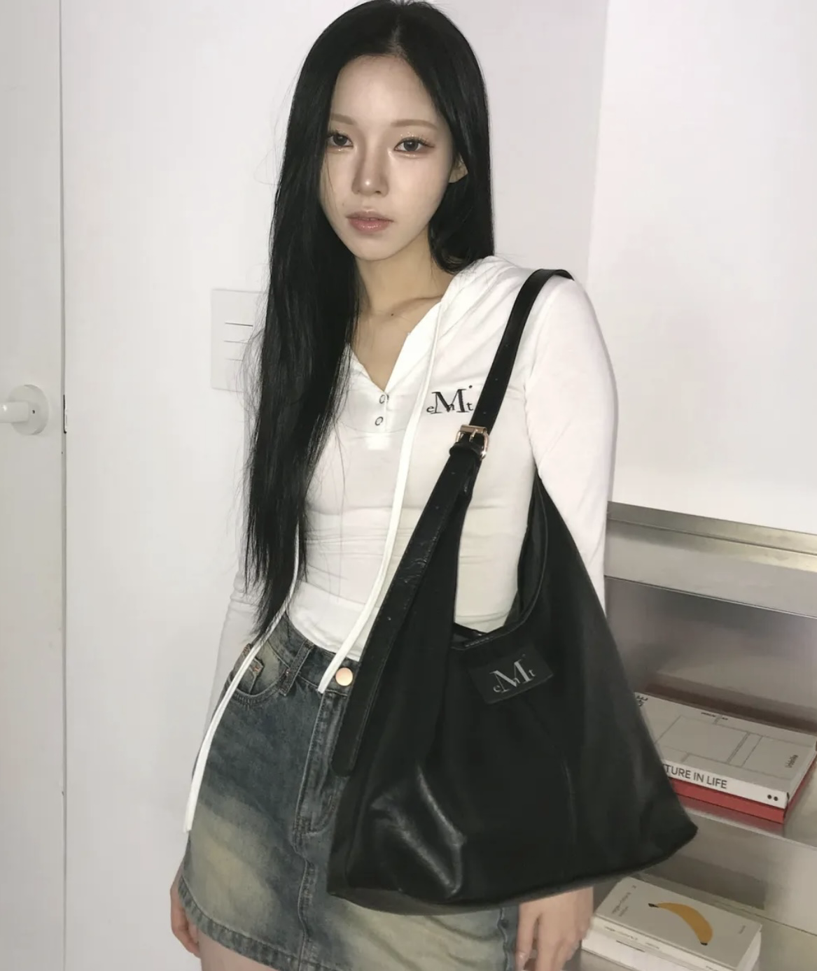 <韓國代購> MUCENT CRESCENT LEATHER SHOULDER BAG