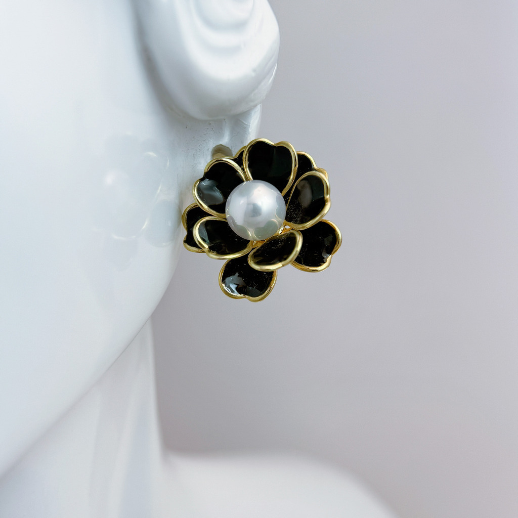 立體花瓣黑珍珠耳夾