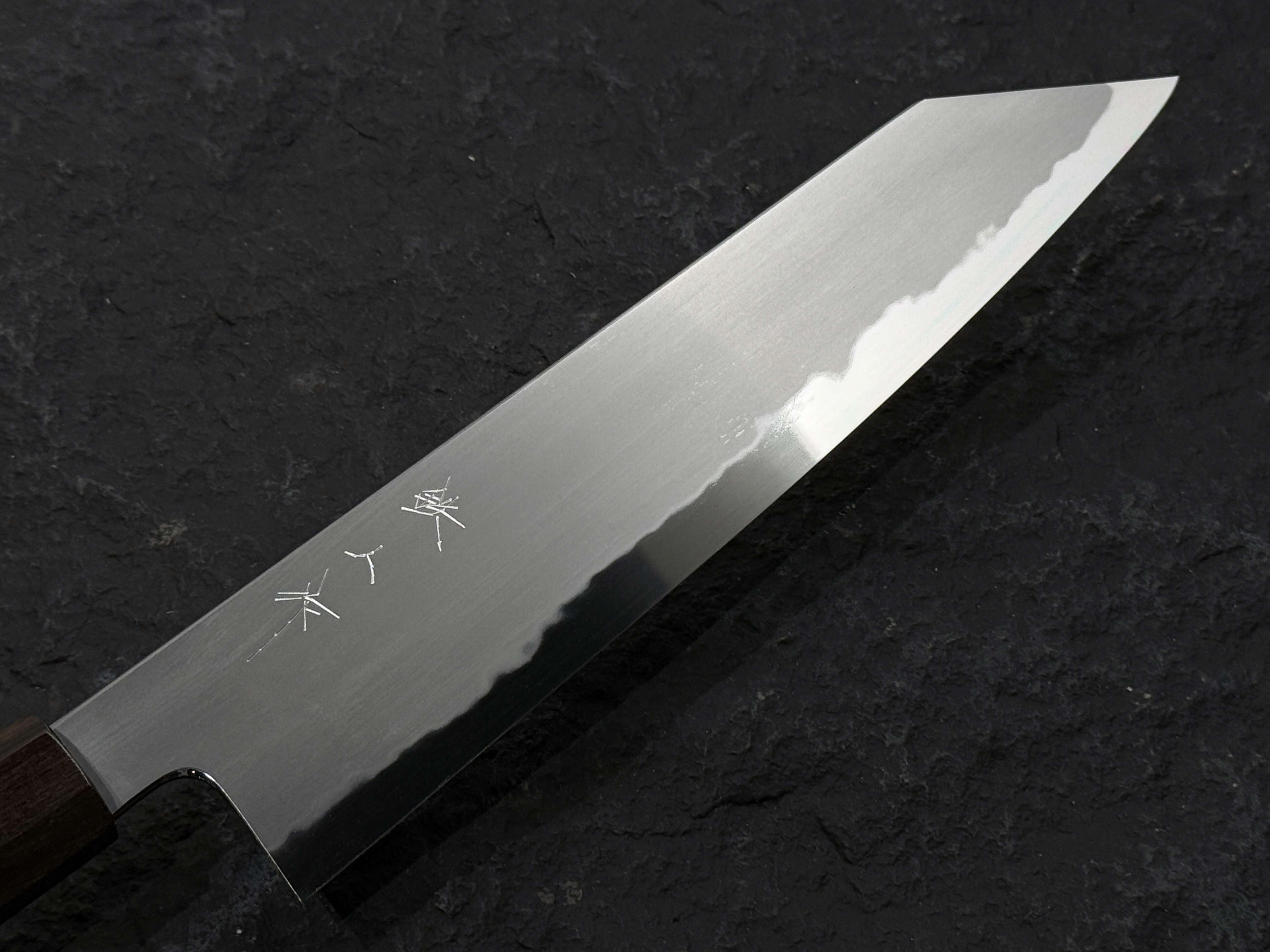 鉄人作 鍛造 青二鋼 総霞仕上 切付牛刀 黑檀柄