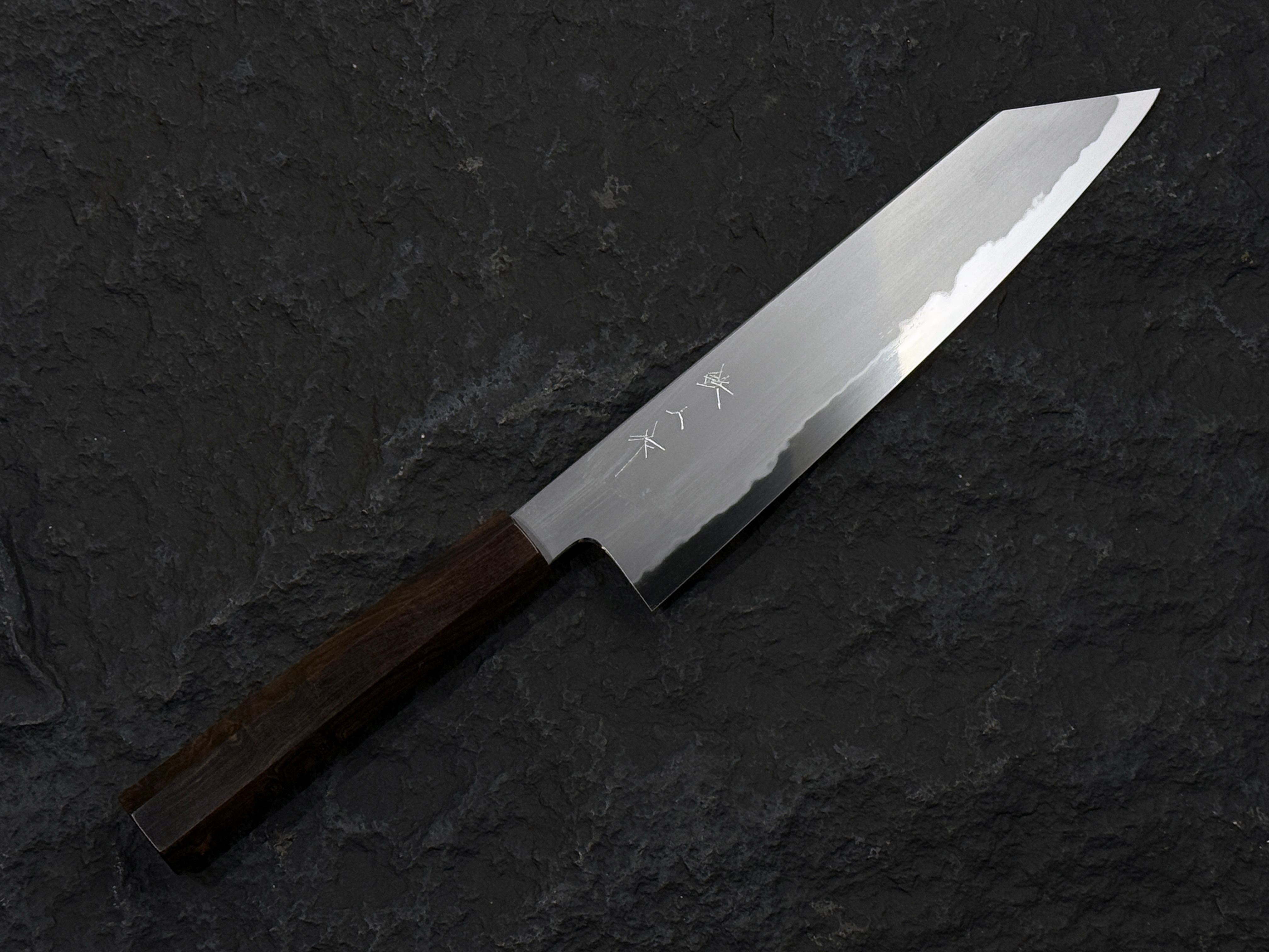 鉄人作 鍛造 青二鋼 総霞仕上 切付牛刀 黑檀柄