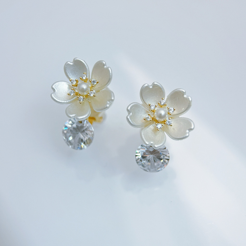 鑽飾花瓣圓鑽耳夾