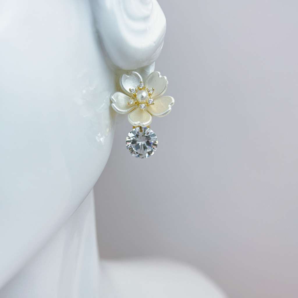 鑽飾花瓣圓鑽耳夾