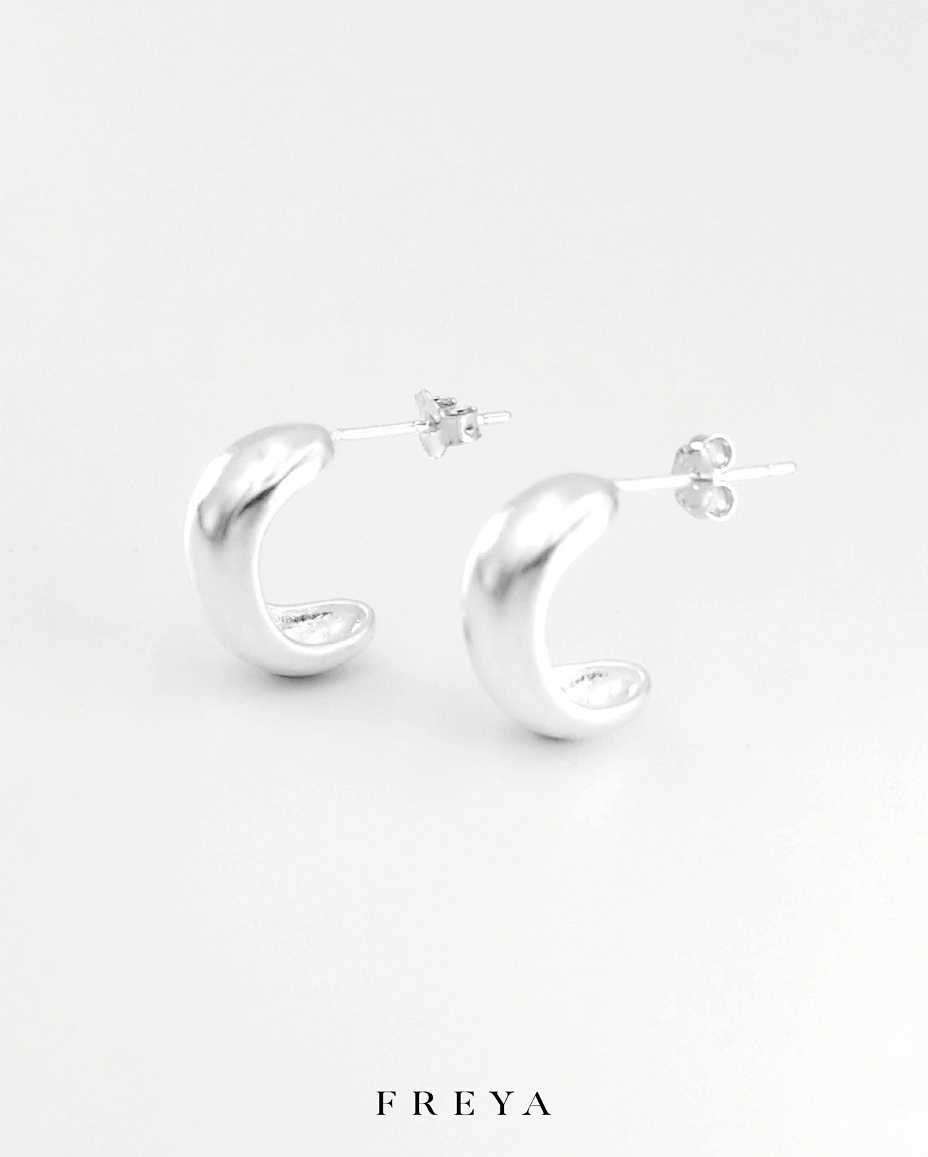 FREYA 小C弧形耳環