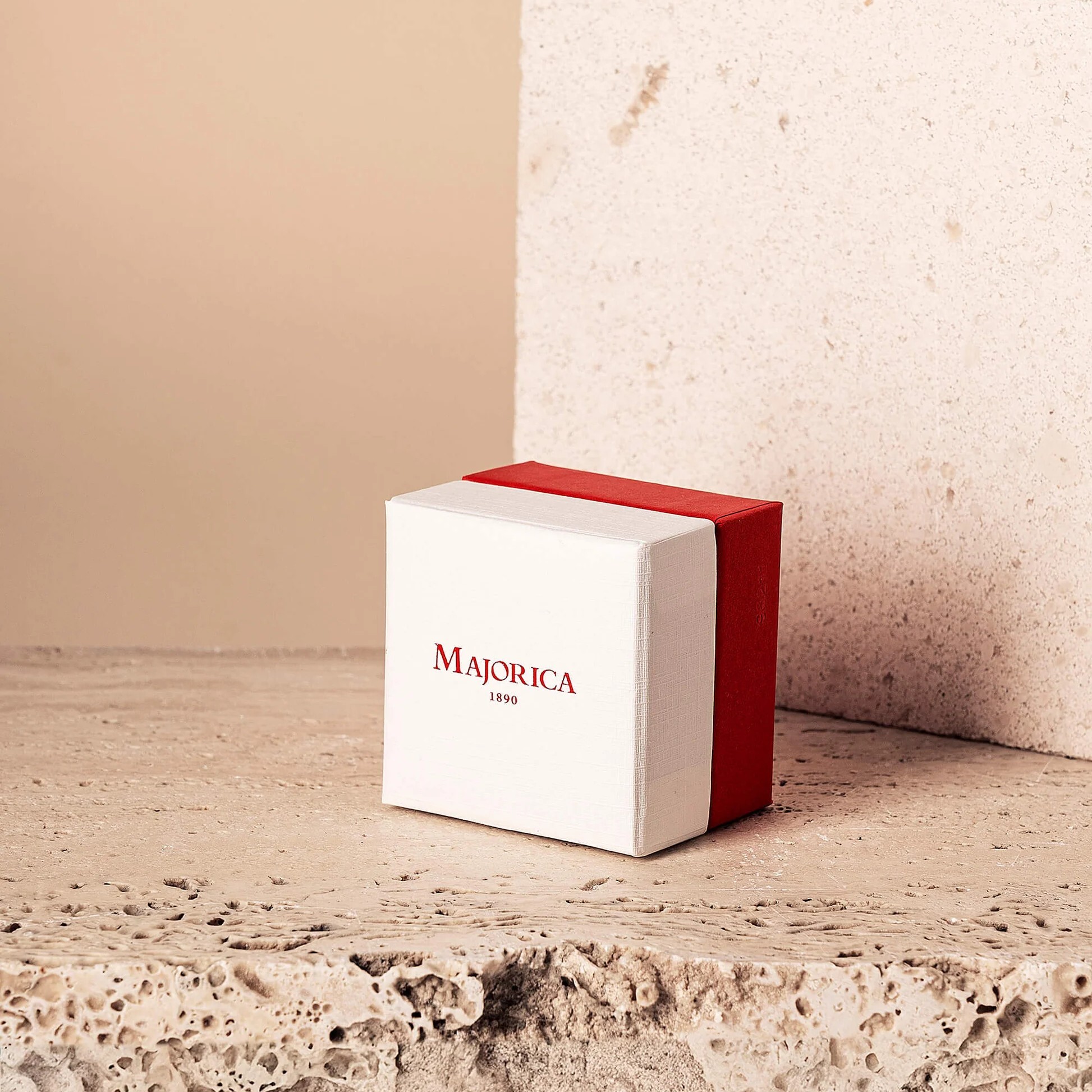 1MJ0613-036 MAJORICA 10mm Red Earrings Lyra Red #00326.04.1.E00.906.1 (A-EU-E)