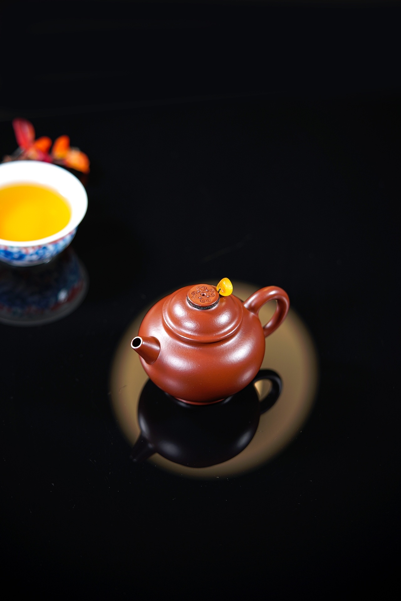 【如意潤珠壺】-- 一襲朱砂染秋色， 團欒妙相納吉祥。