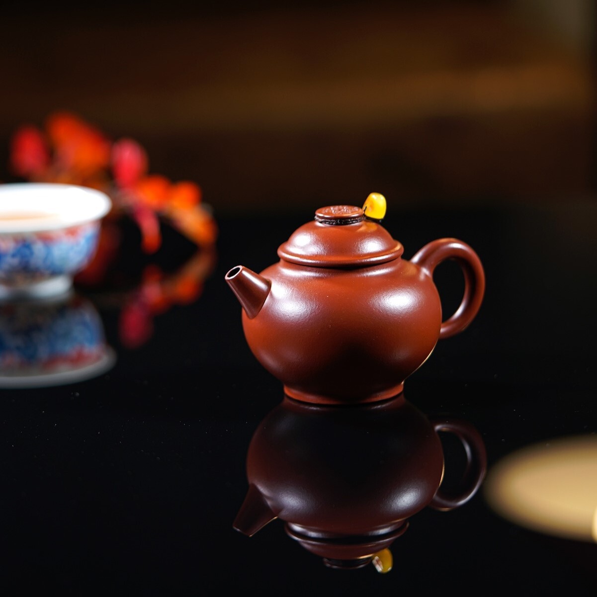 【如意潤珠壺】-- 一襲朱砂染秋色， 團欒妙相納吉祥。