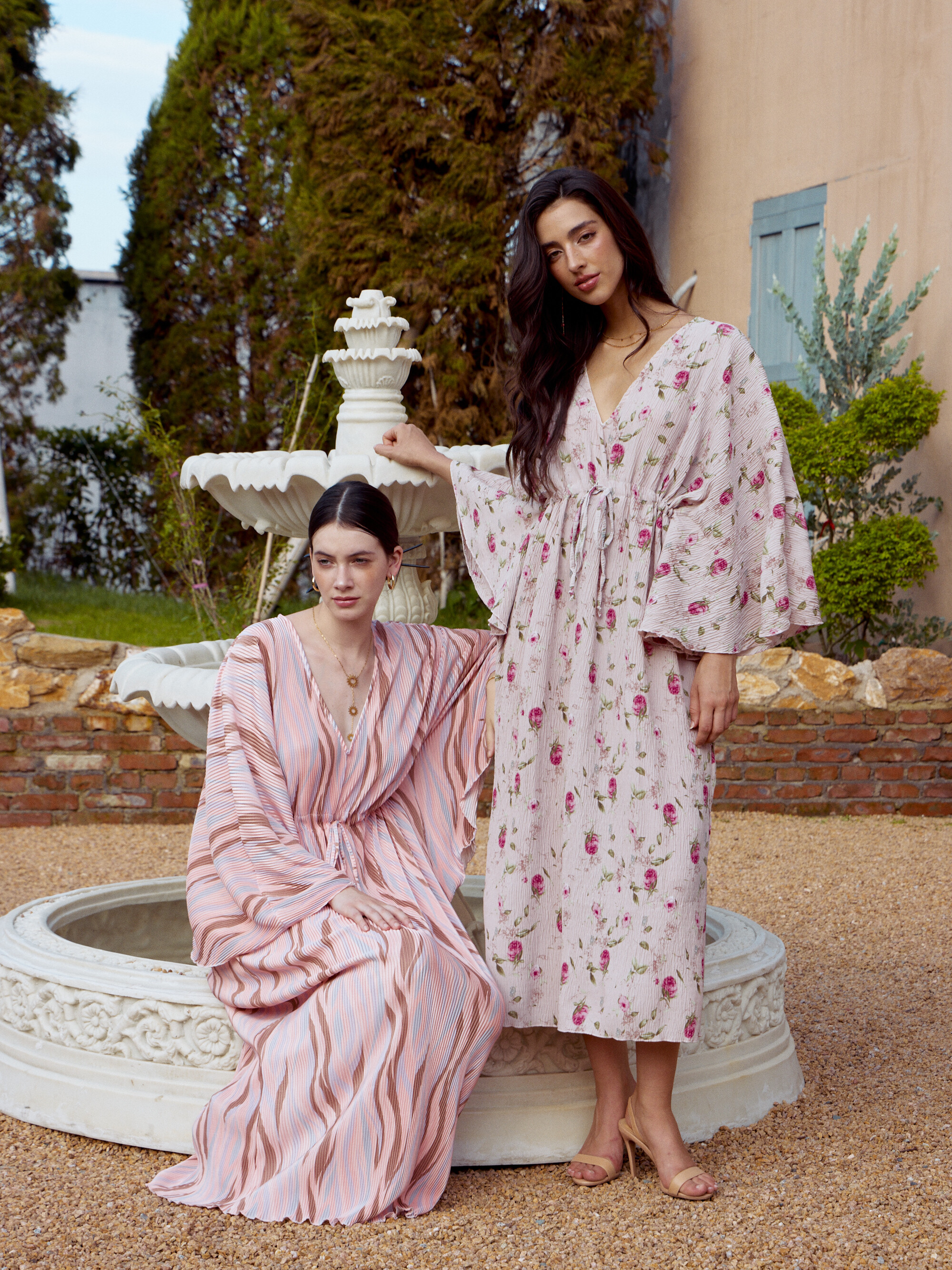 Various 嘉年華 印花壓褶長洋裝