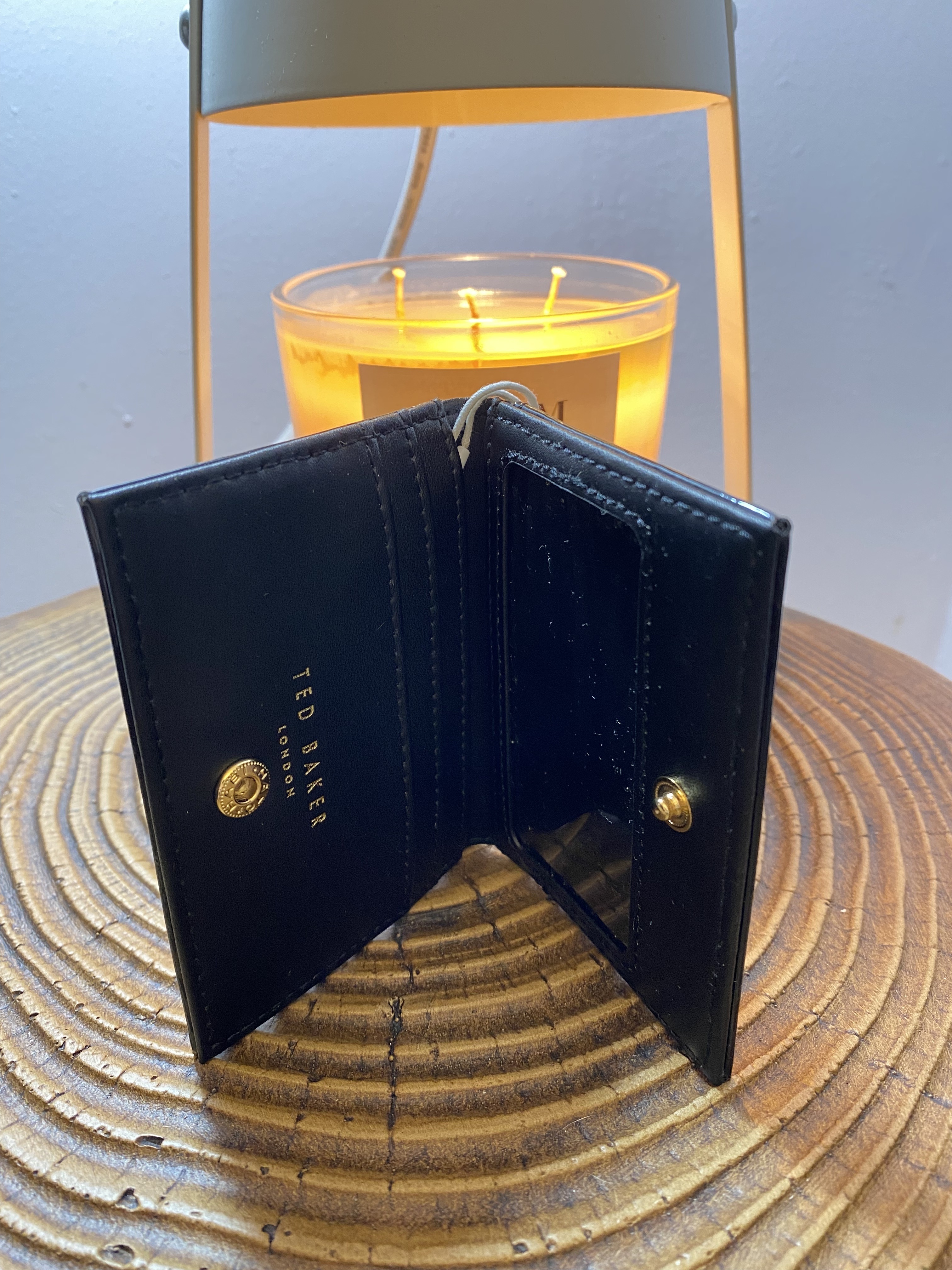 美國現貨 Ted Baker Patent Poppered Oyster Card Holder