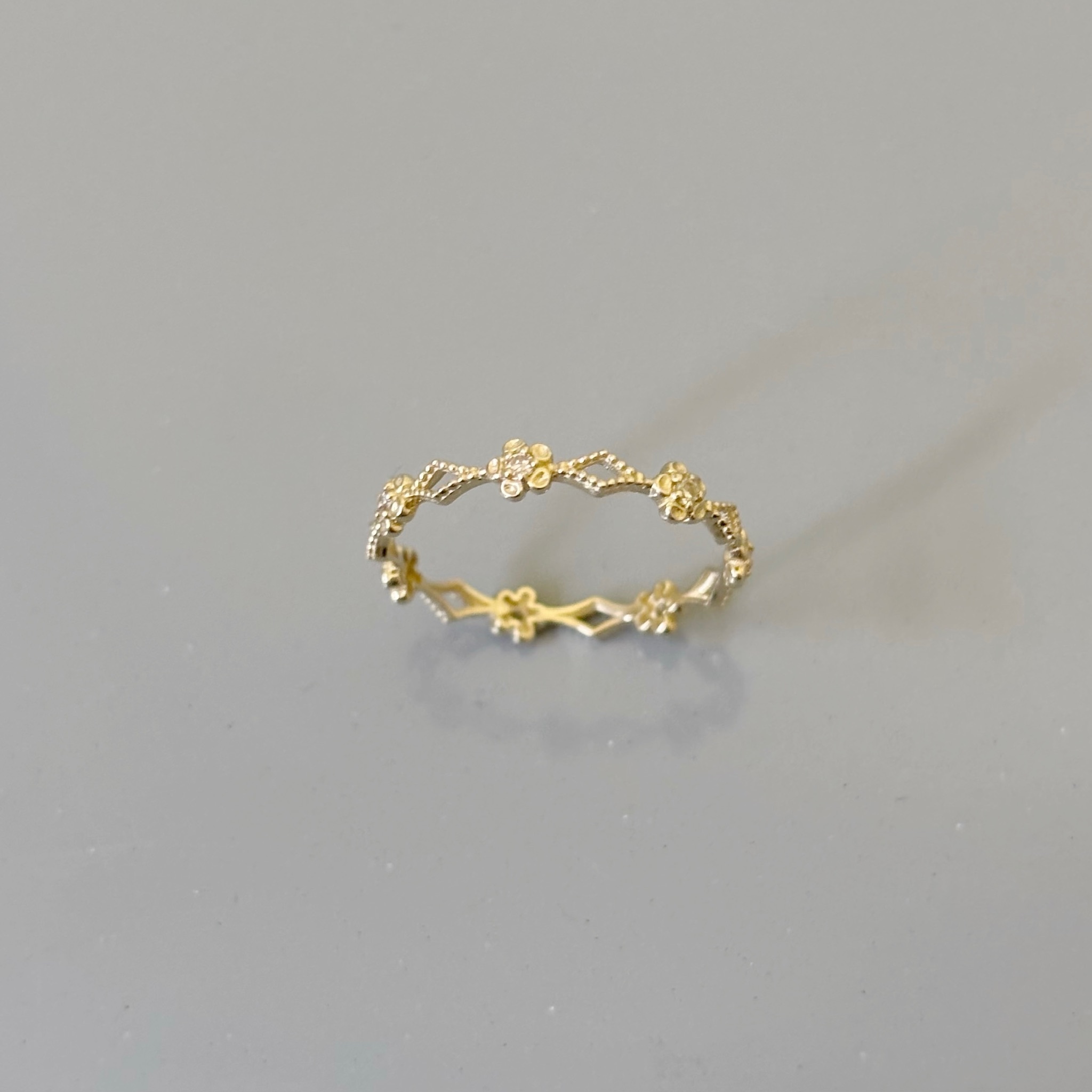 14K整圈滾邊菱形小花鑽石戒指