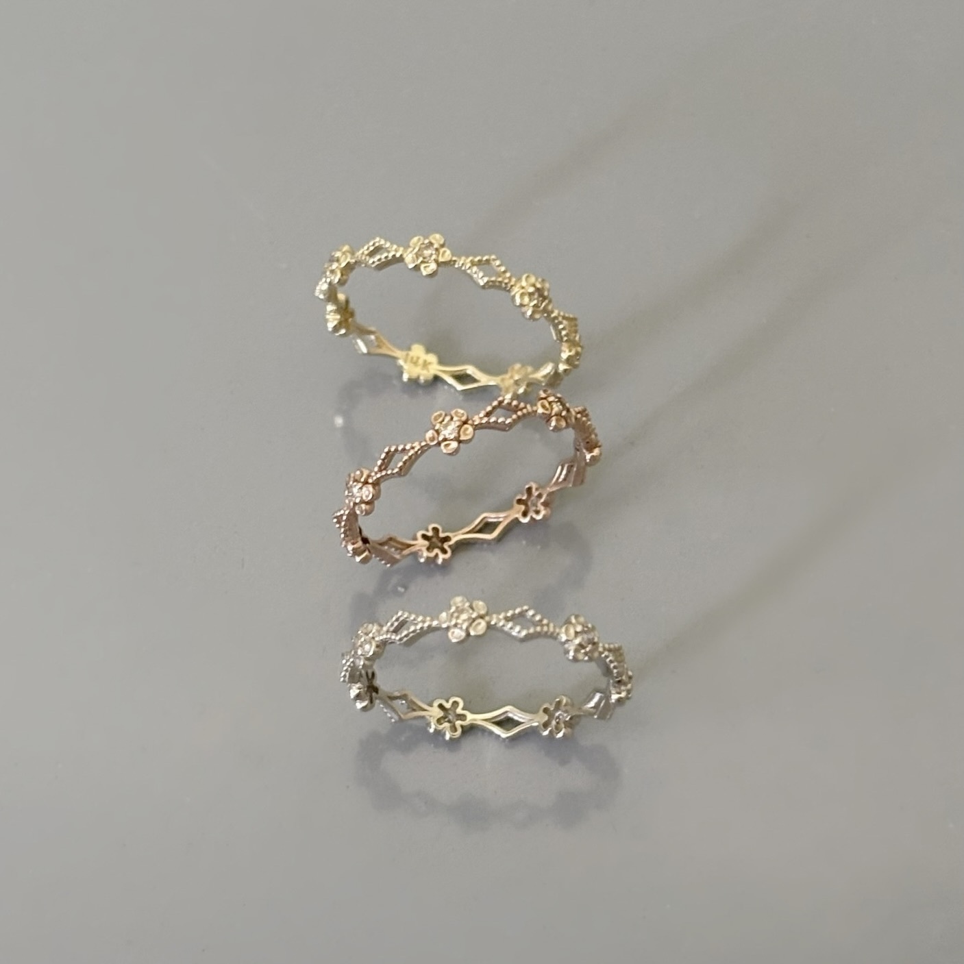 14K整圈滾邊菱形小花鑽石戒指