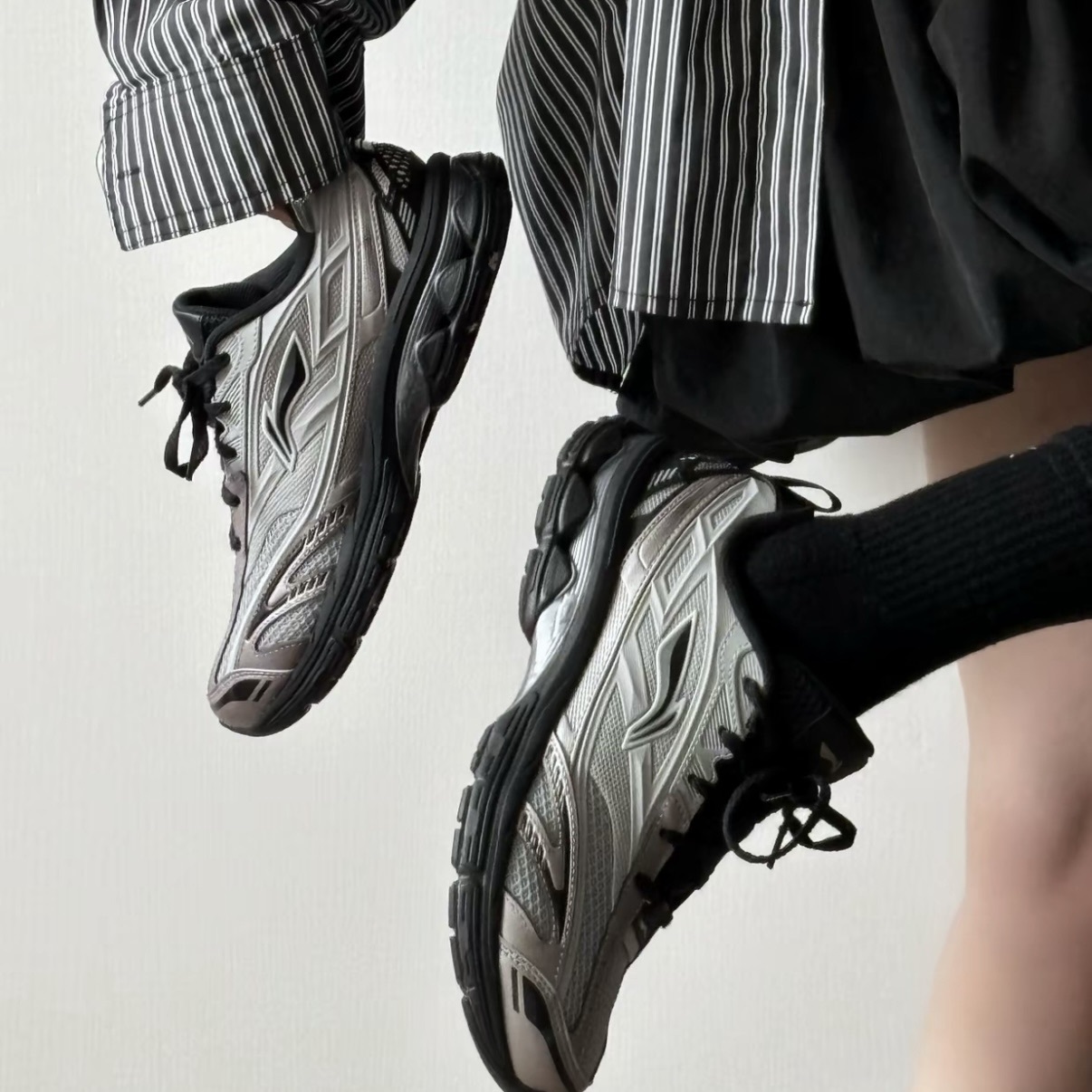 李寧扶搖 2.0 V2 復古潮流慢跑鞋