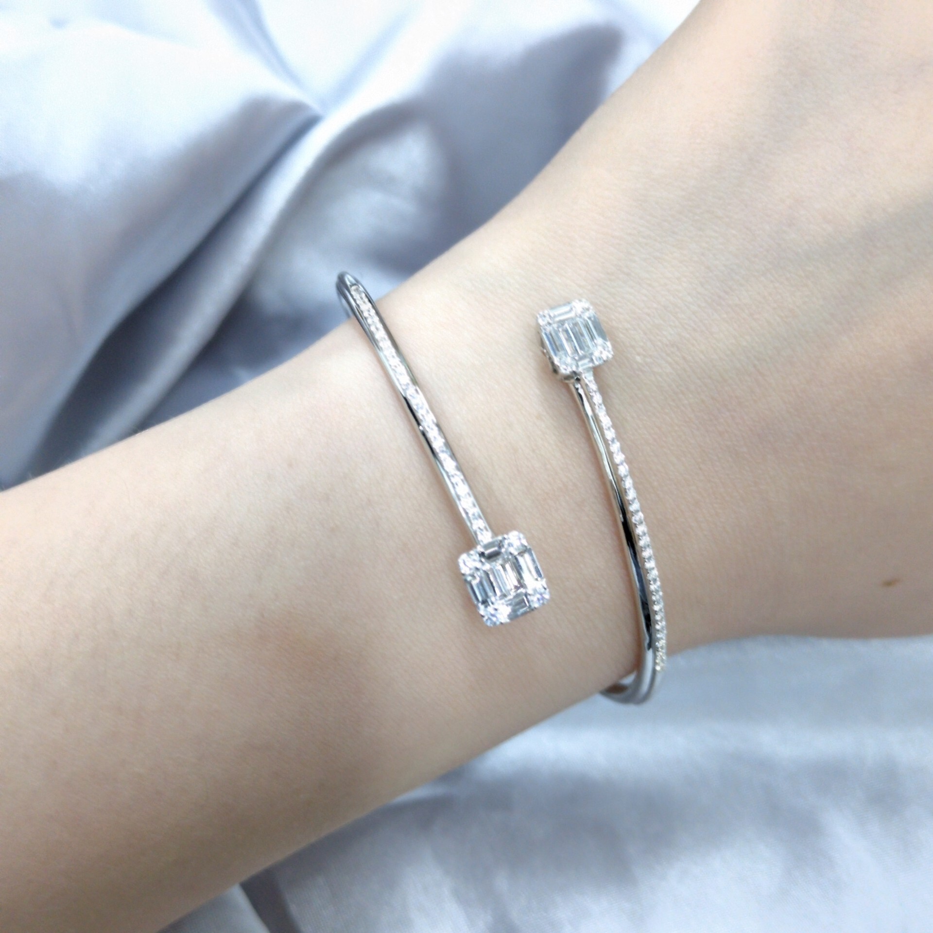 18K White Gold 1.04ct Diamond Bangle