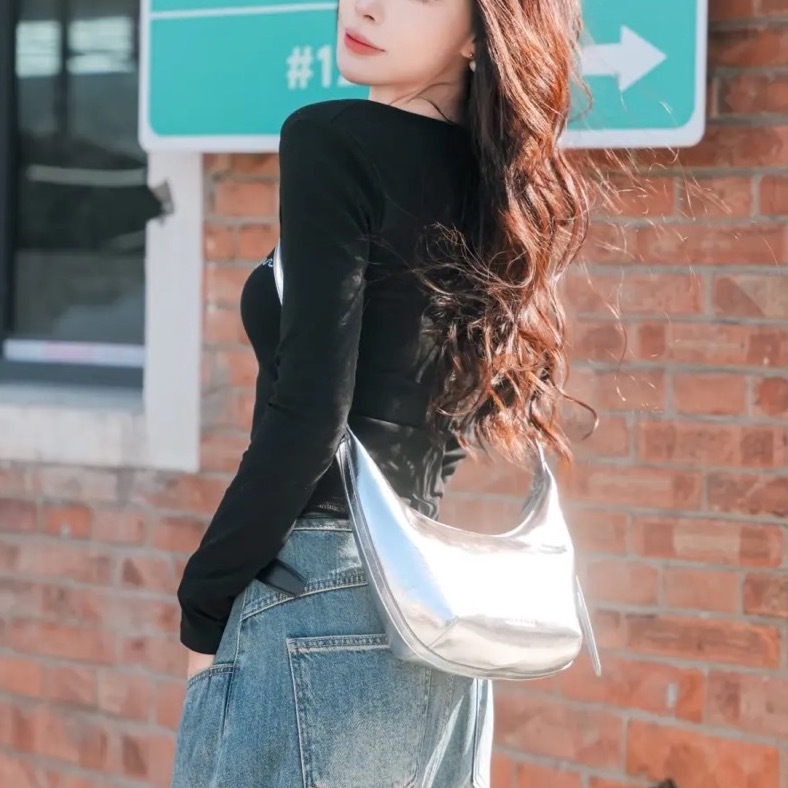 Charles & Keith Bryna 拉鍊彎月包 月亮包 小CK 單肩包 腋下包 手提包 側背包 / 預購