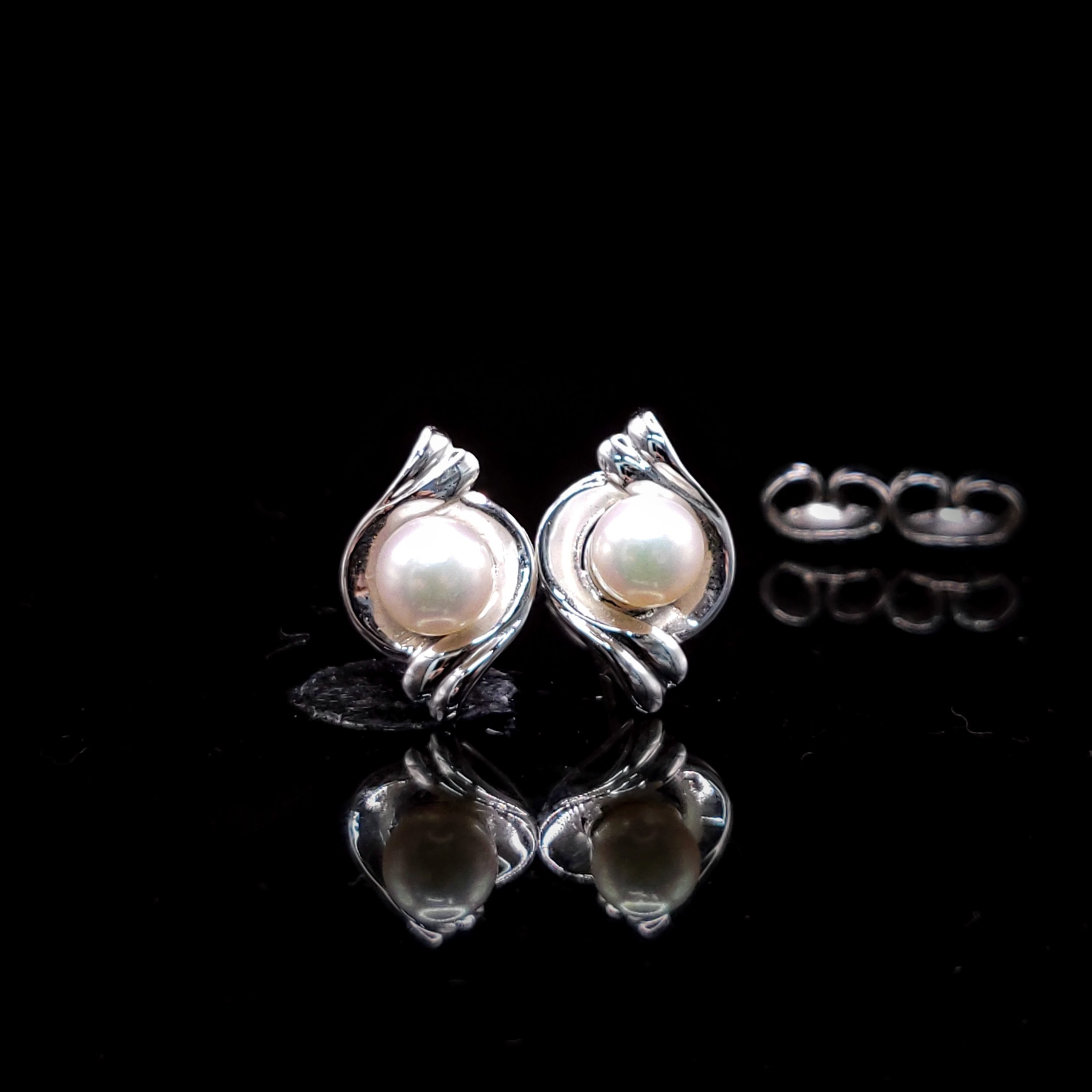 14K White Gold Pearl Earrings