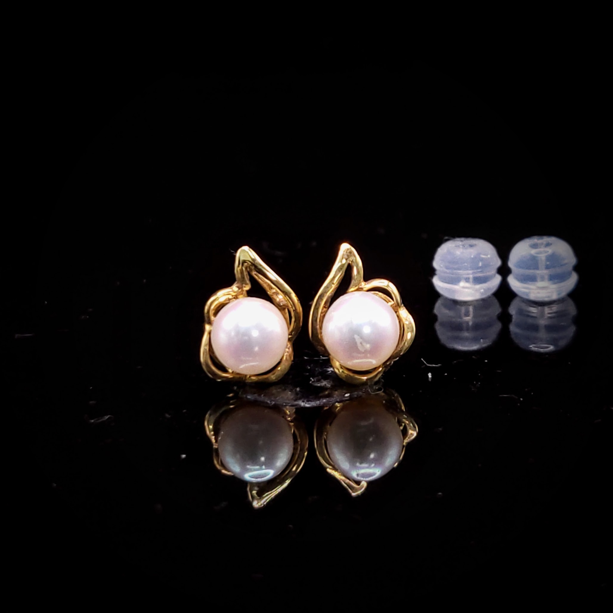 18K Yellow Gold Pearl Earrings