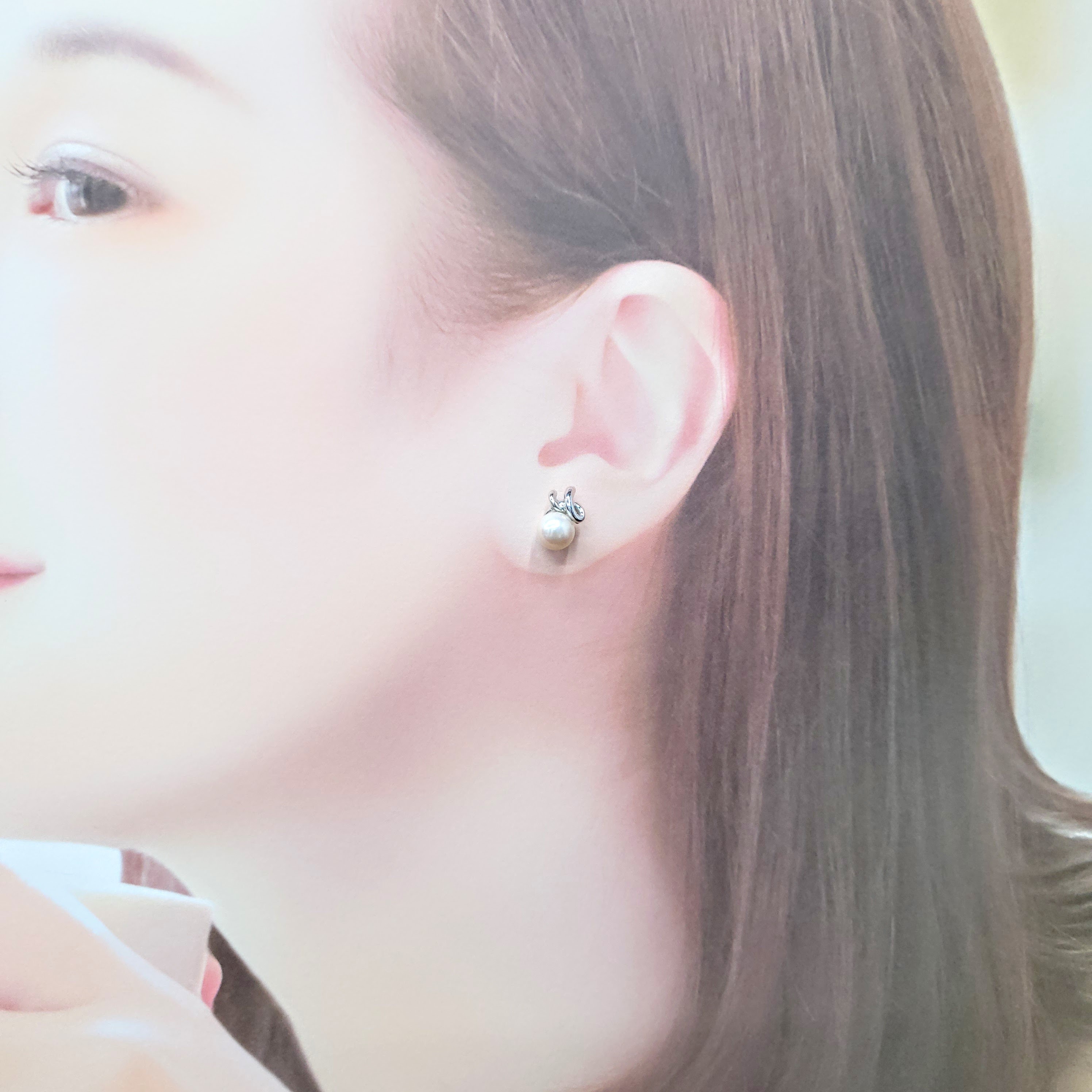 14K White Gold Pearl Earrings