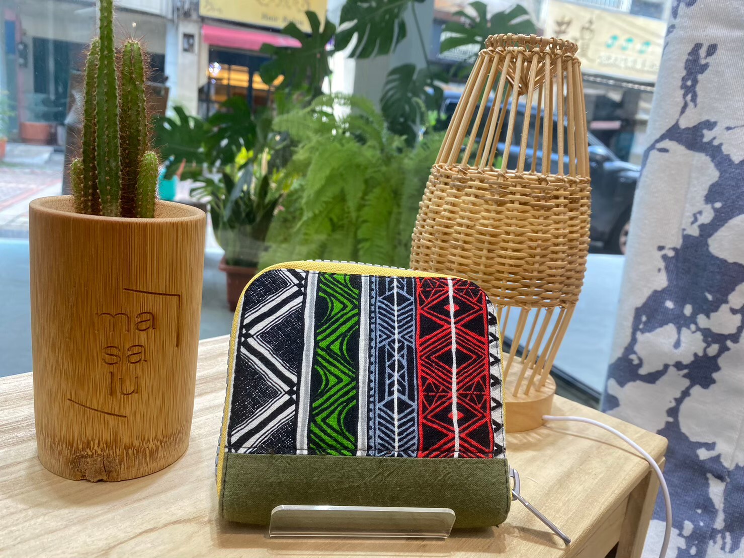 原藝文選品「晴裁作」/ 手作花布短夾 - 綠底