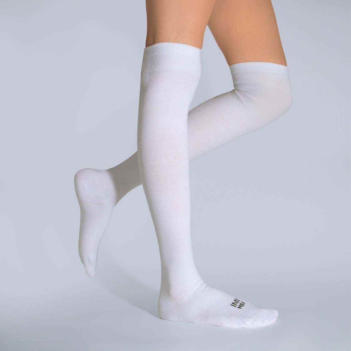 只有白｜沒有設計師款．壓力膝上襪